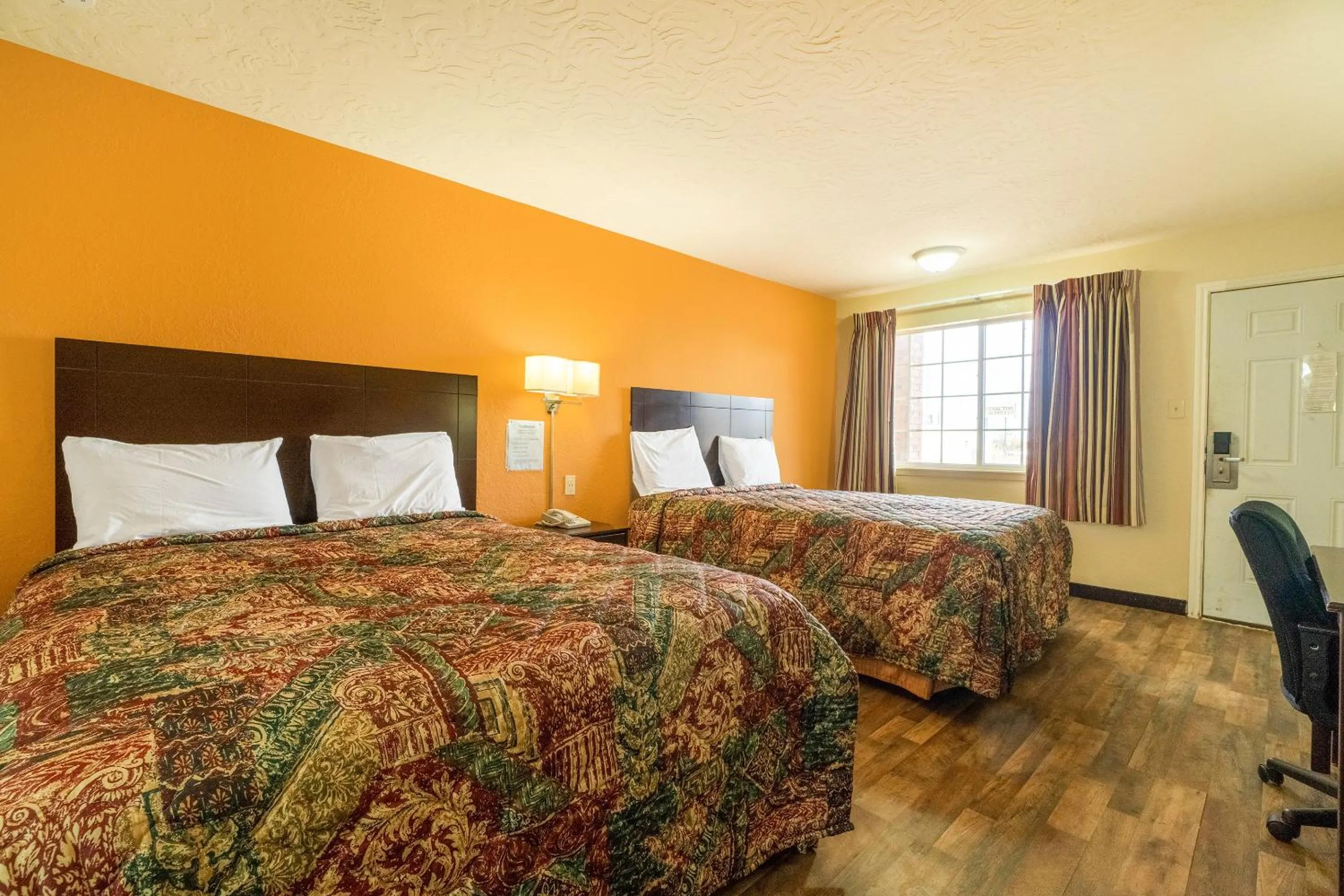 Bedroom in Stamford Inn By OYO