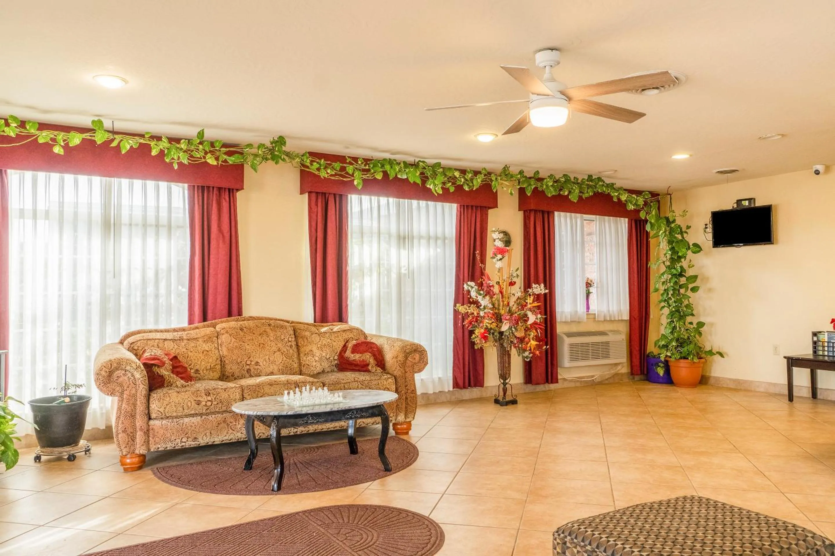 Lobby or reception in Stamford Inn By OYO