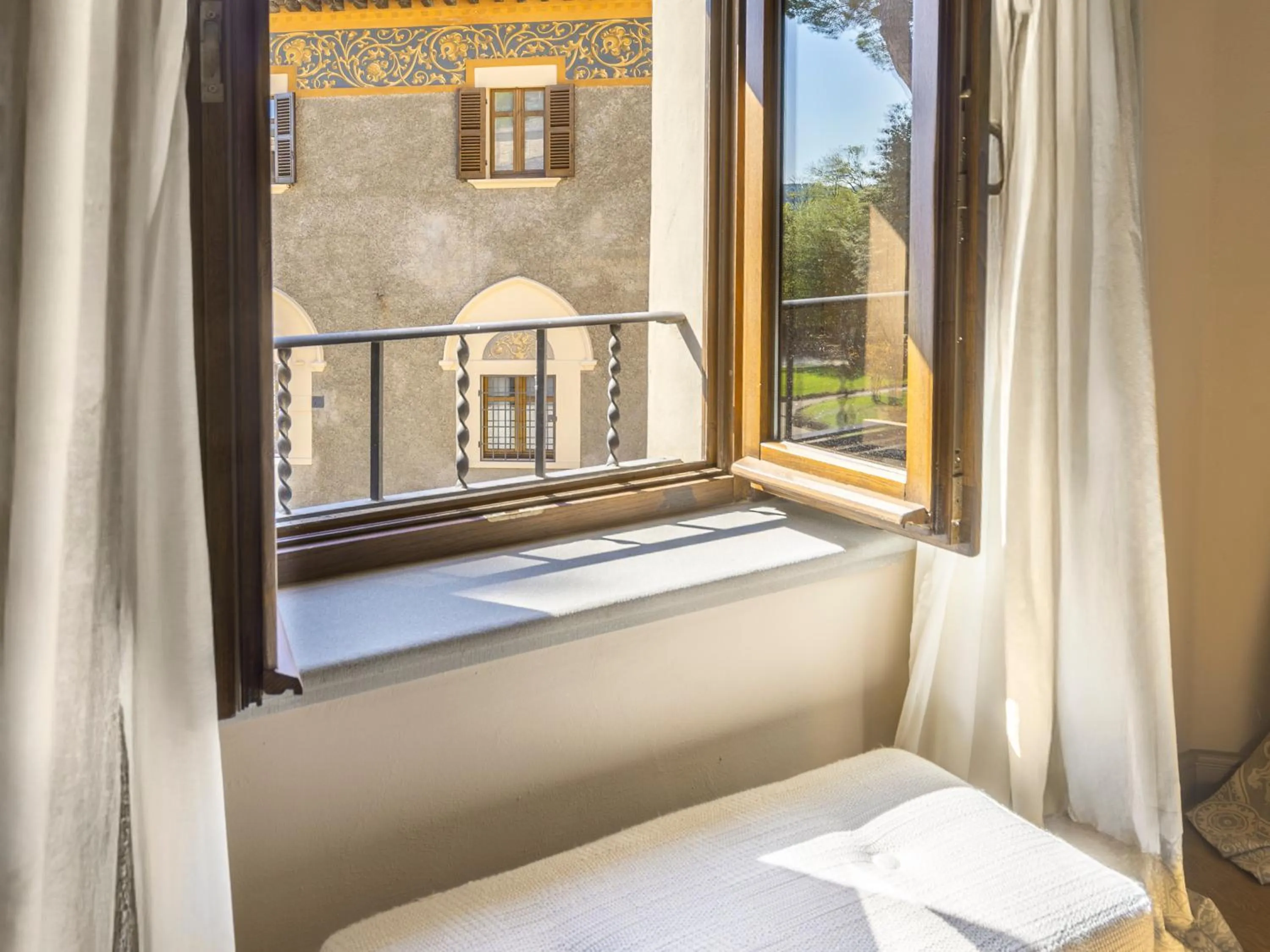 View (from property/room), Bed in Borgo Dei Conti Resort Relais & Chateaux