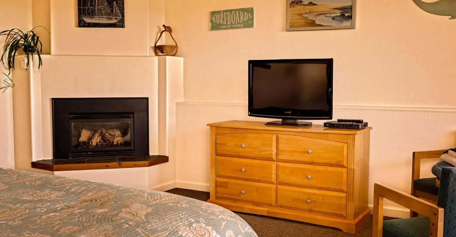 TV and multimedia in Inn of the Lost Coast