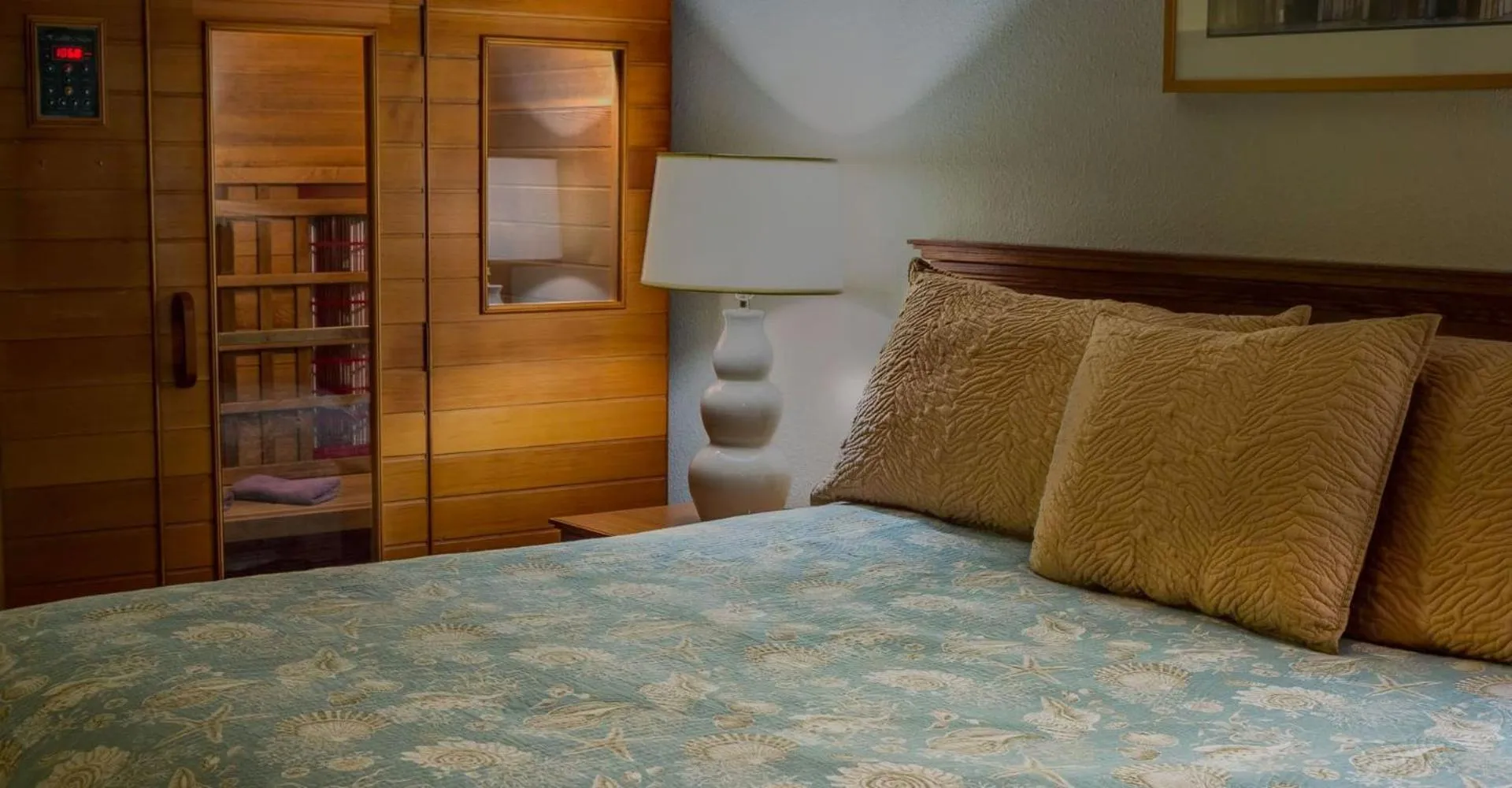 Bed in Inn of the Lost Coast