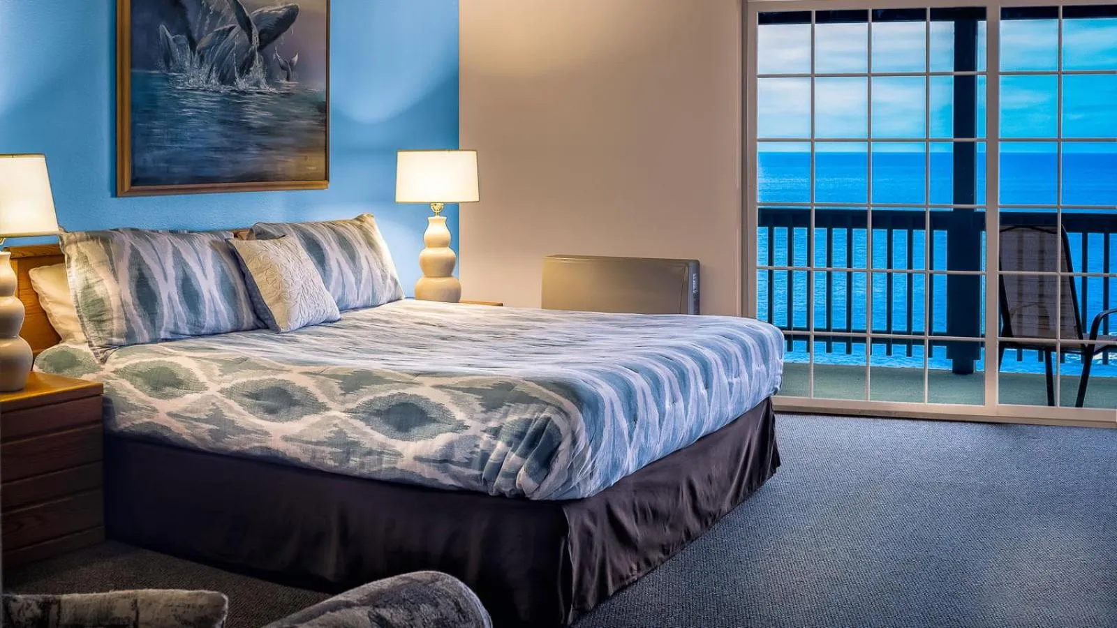 Bed in Inn of the Lost Coast