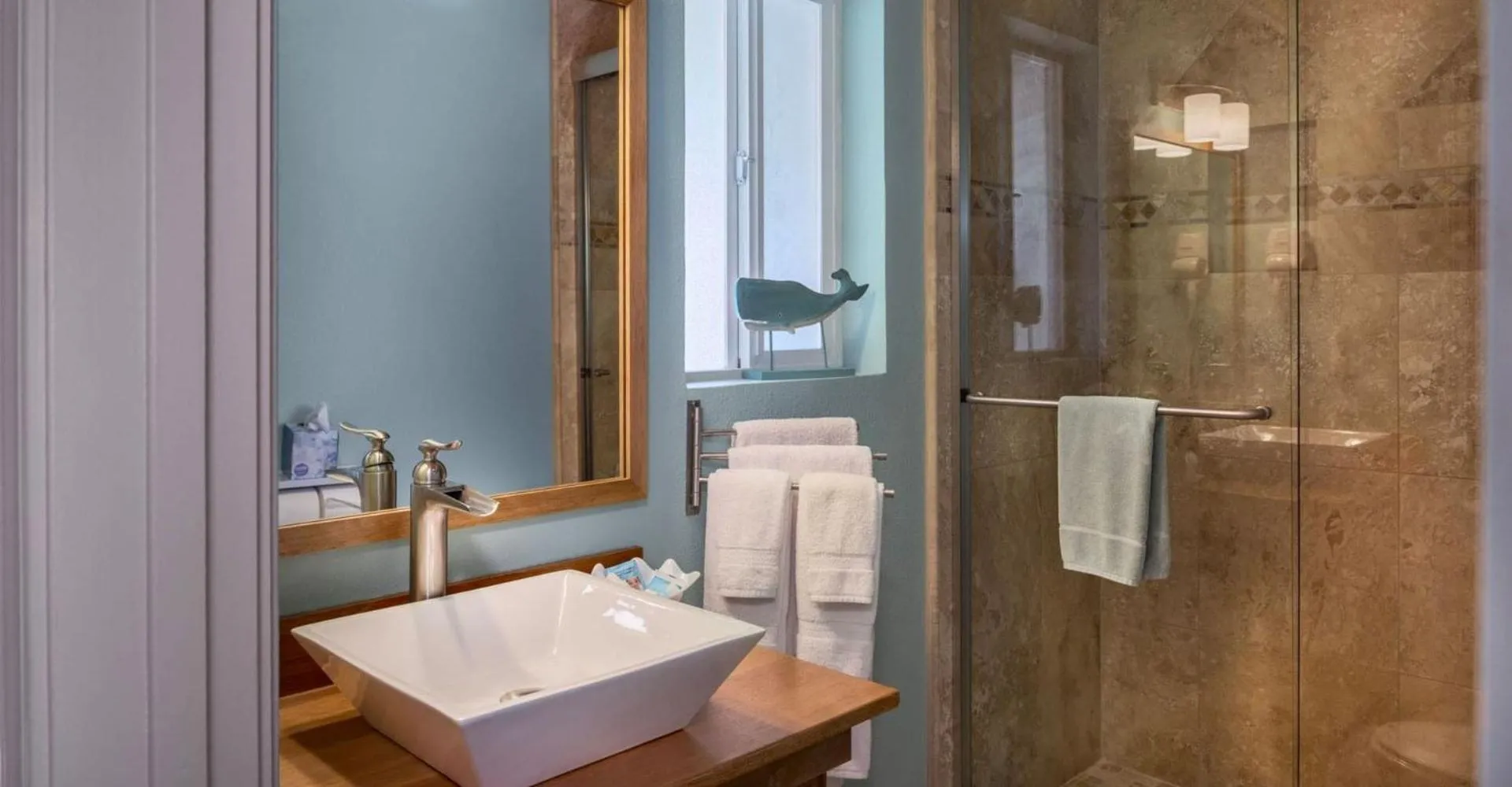 Shower in Inn of the Lost Coast