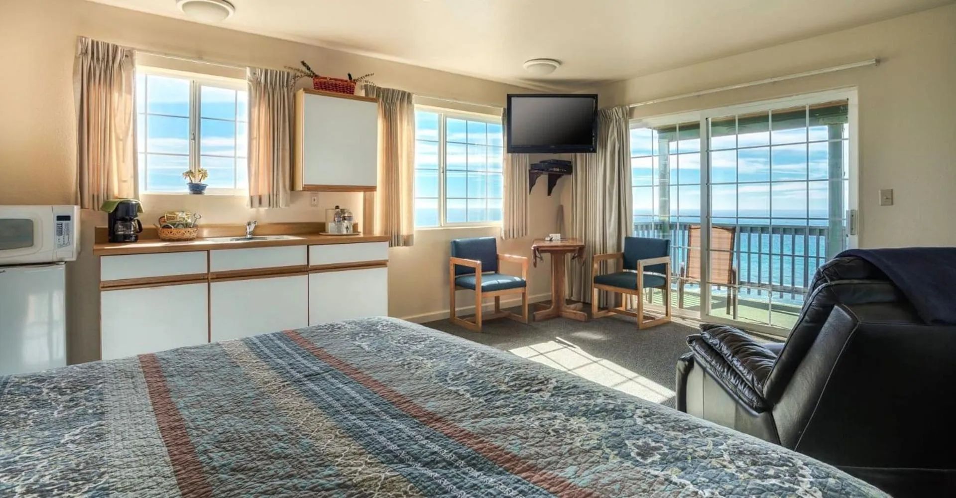 TV and multimedia, Bed in Inn of the Lost Coast