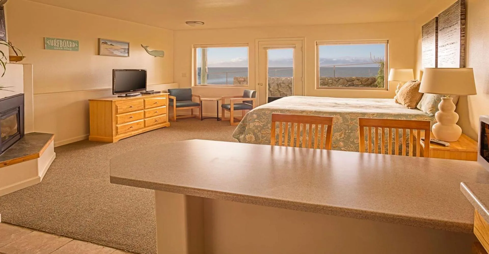 Living room, Bed in Inn of the Lost Coast