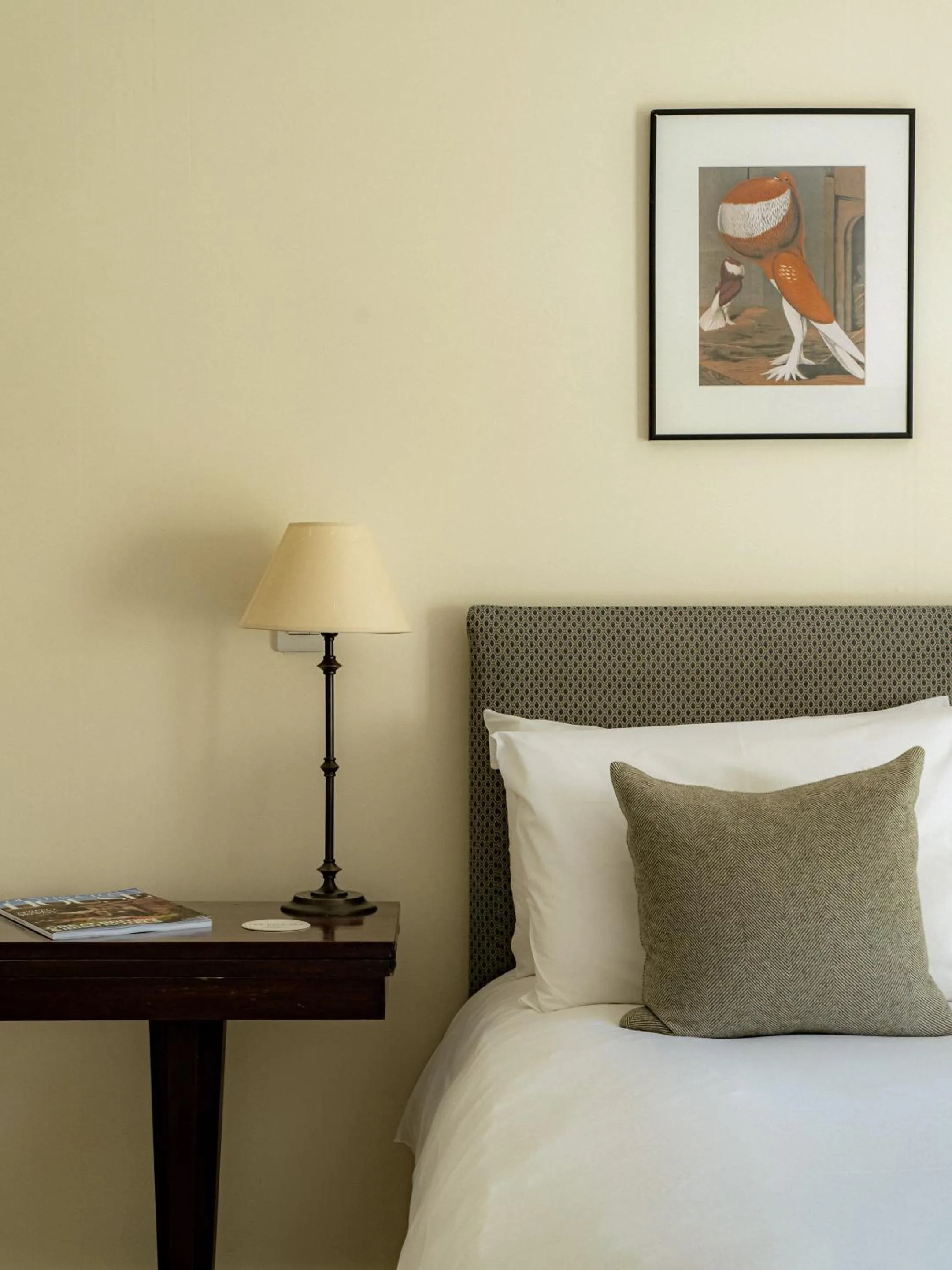 Bedroom, Bed in The Bell Inn