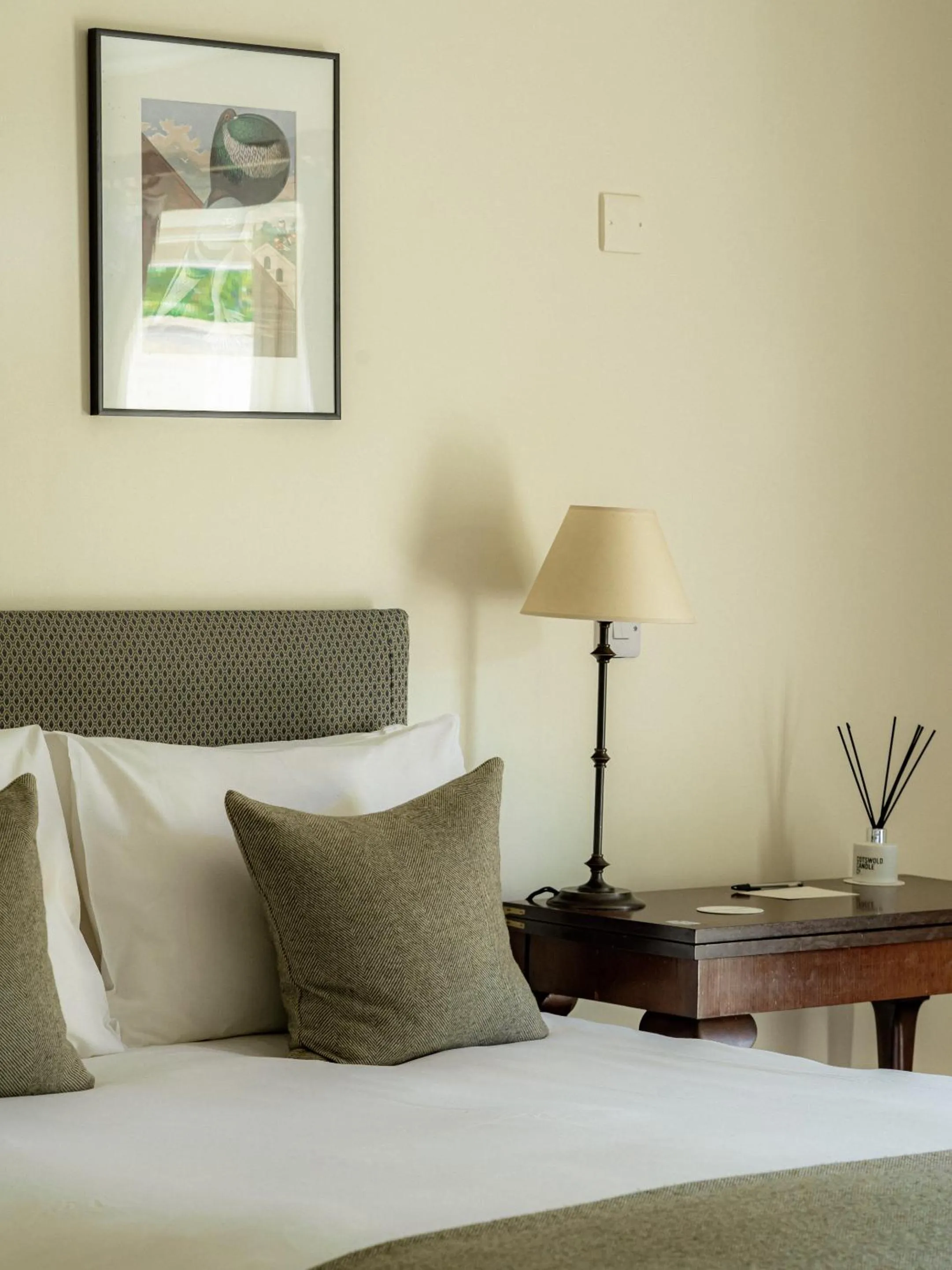 Bedroom, Bed in The Bell Inn