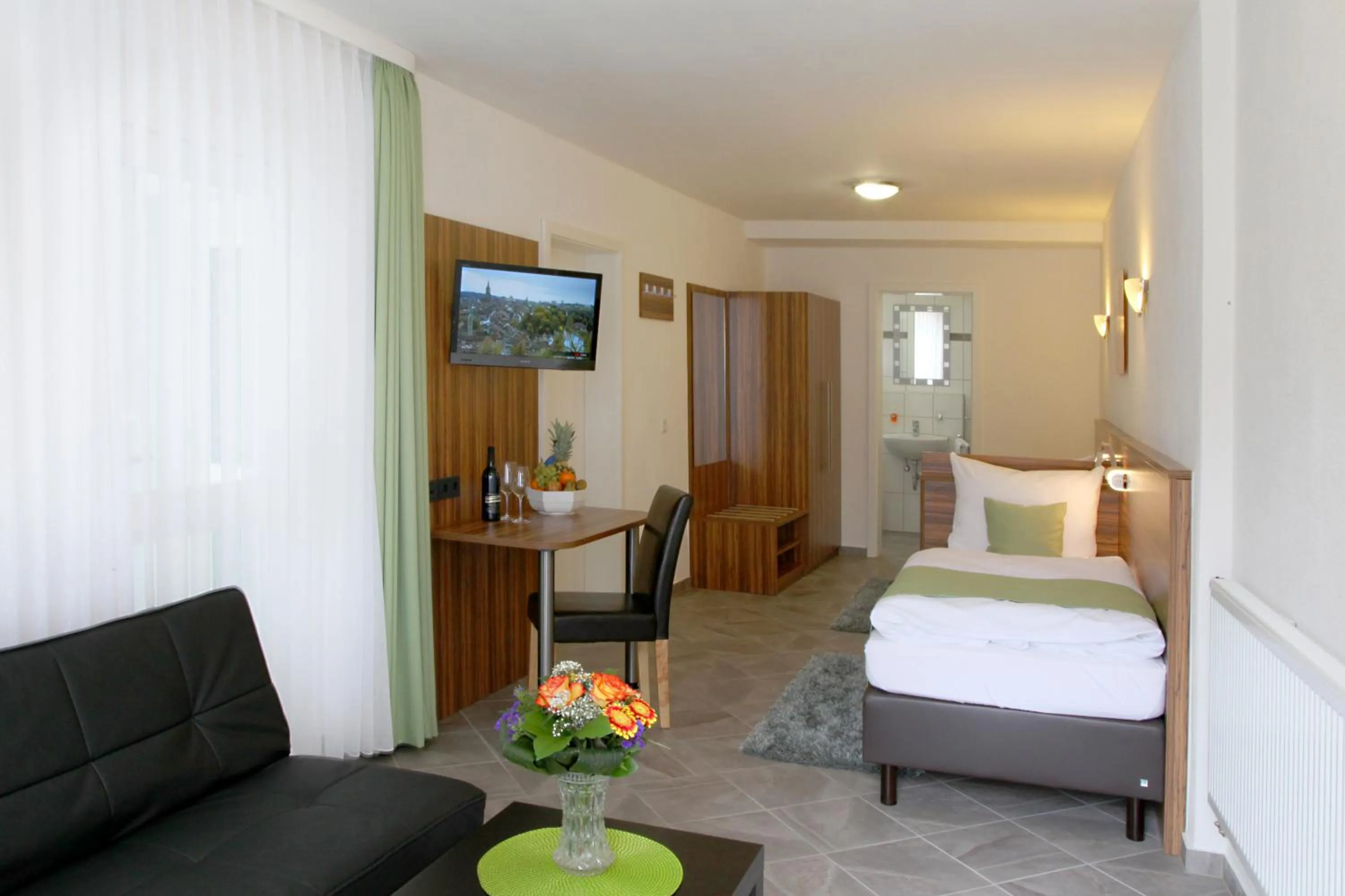 TV and multimedia, Bed in Hotel Garni Goldene Traube