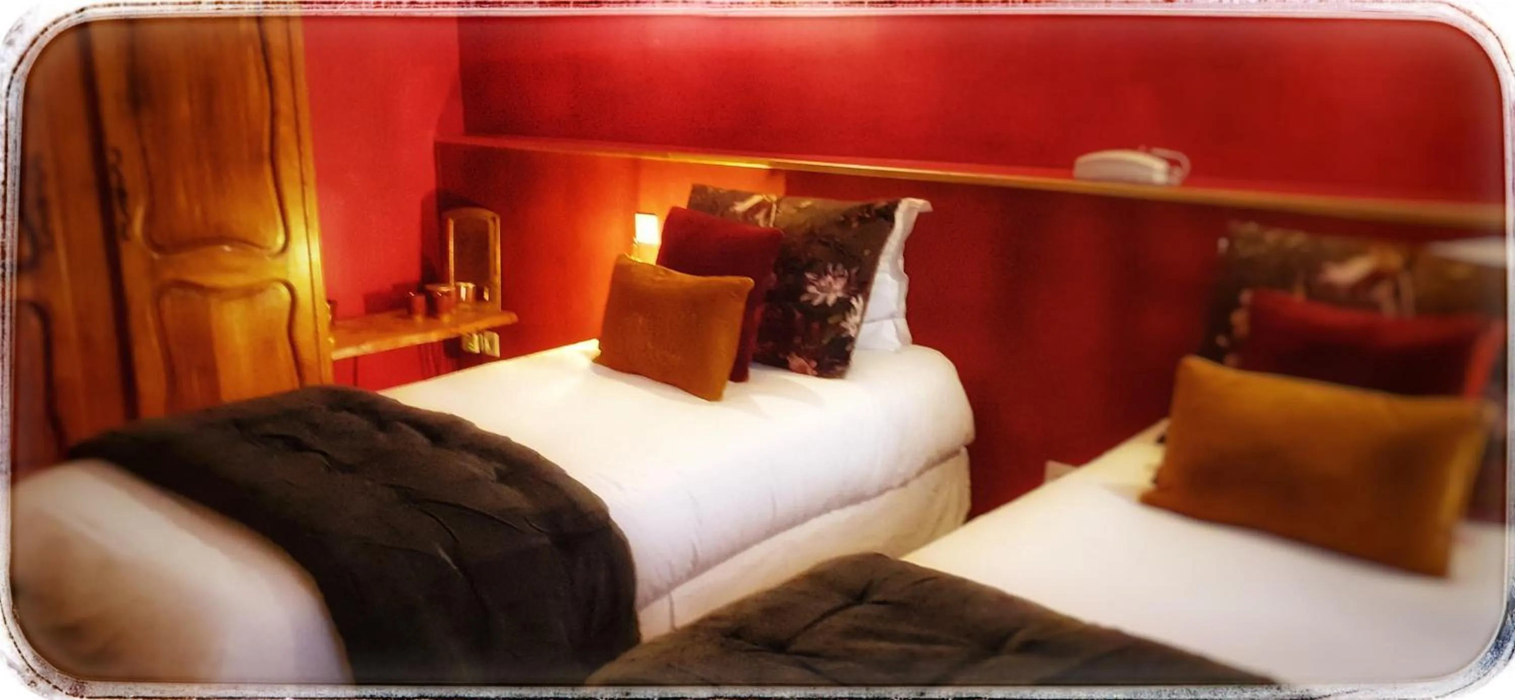 Photo of the whole room, Bed in L'Instant Sévigné