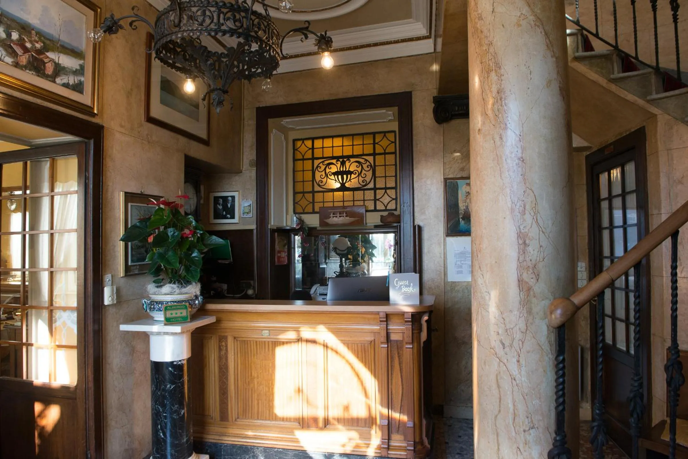 Lobby or reception in Hotel Olivedo