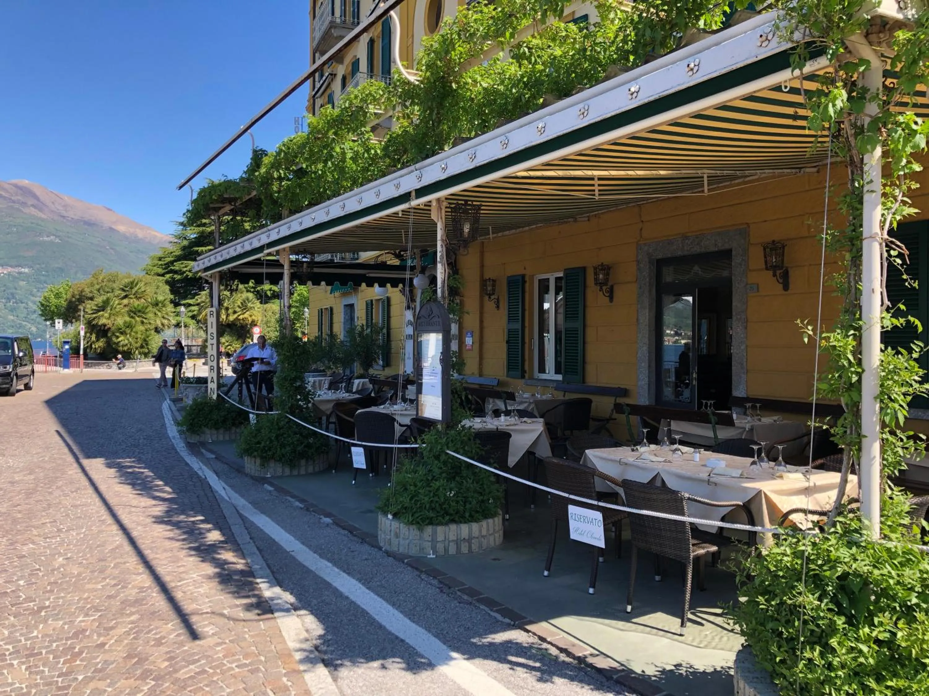 Restaurant/places to eat in Hotel Olivedo