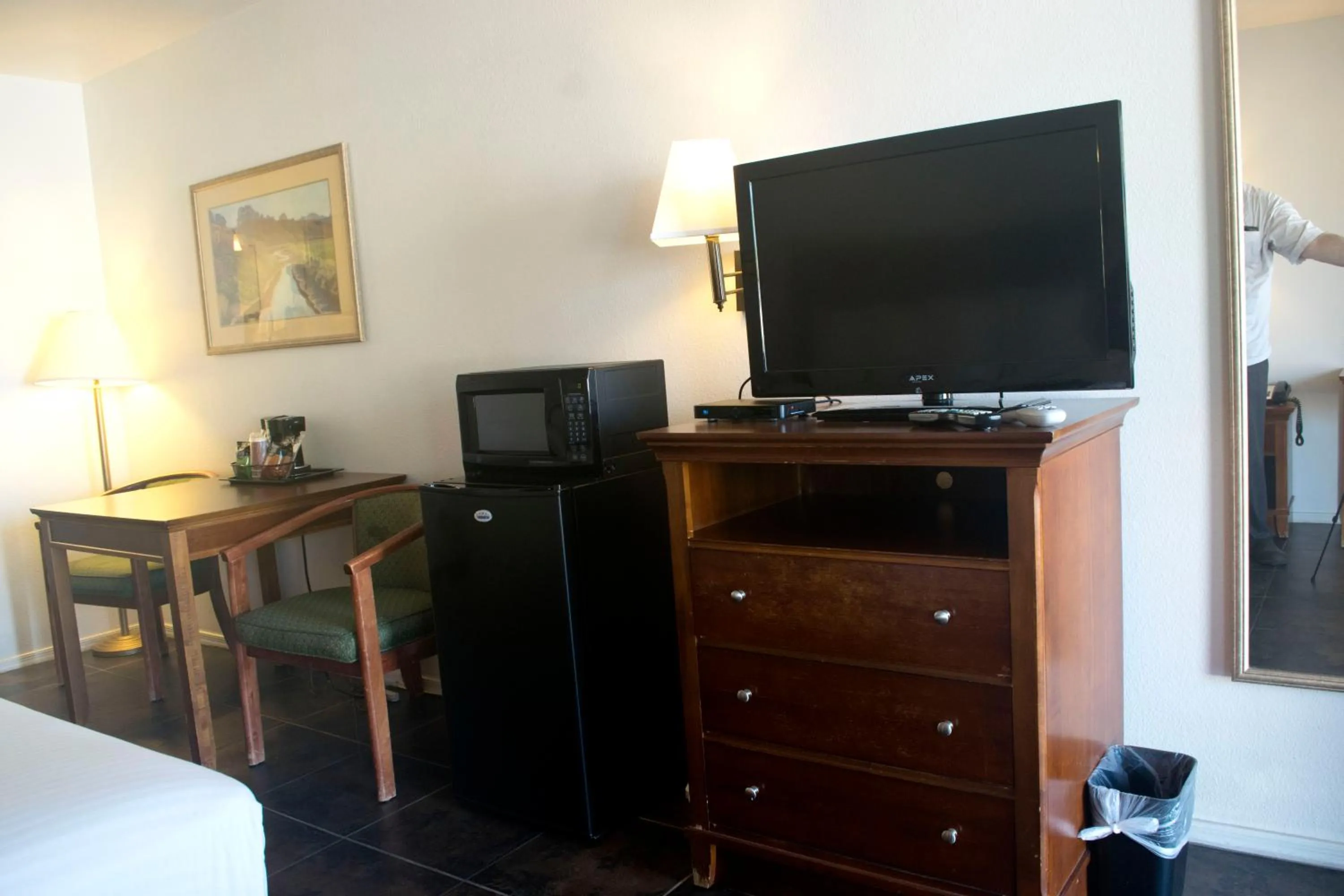 TV and multimedia, Bed in Rio Del Sol Inn Needles
