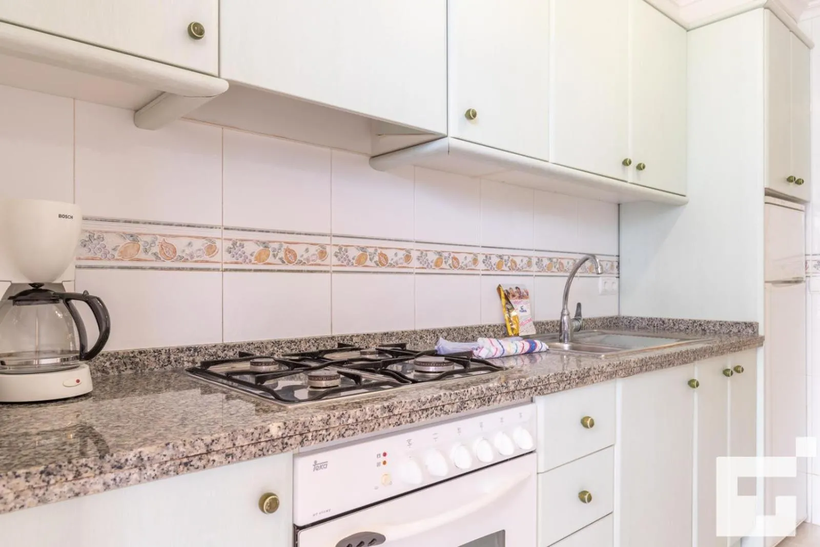 Kitchen or kitchenette in Apartamento Topacio III 24A - Grupo Turis