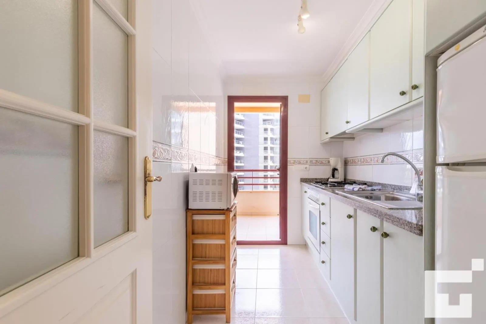 Kitchen or kitchenette in Apartamento Topacio III 24A - Grupo Turis