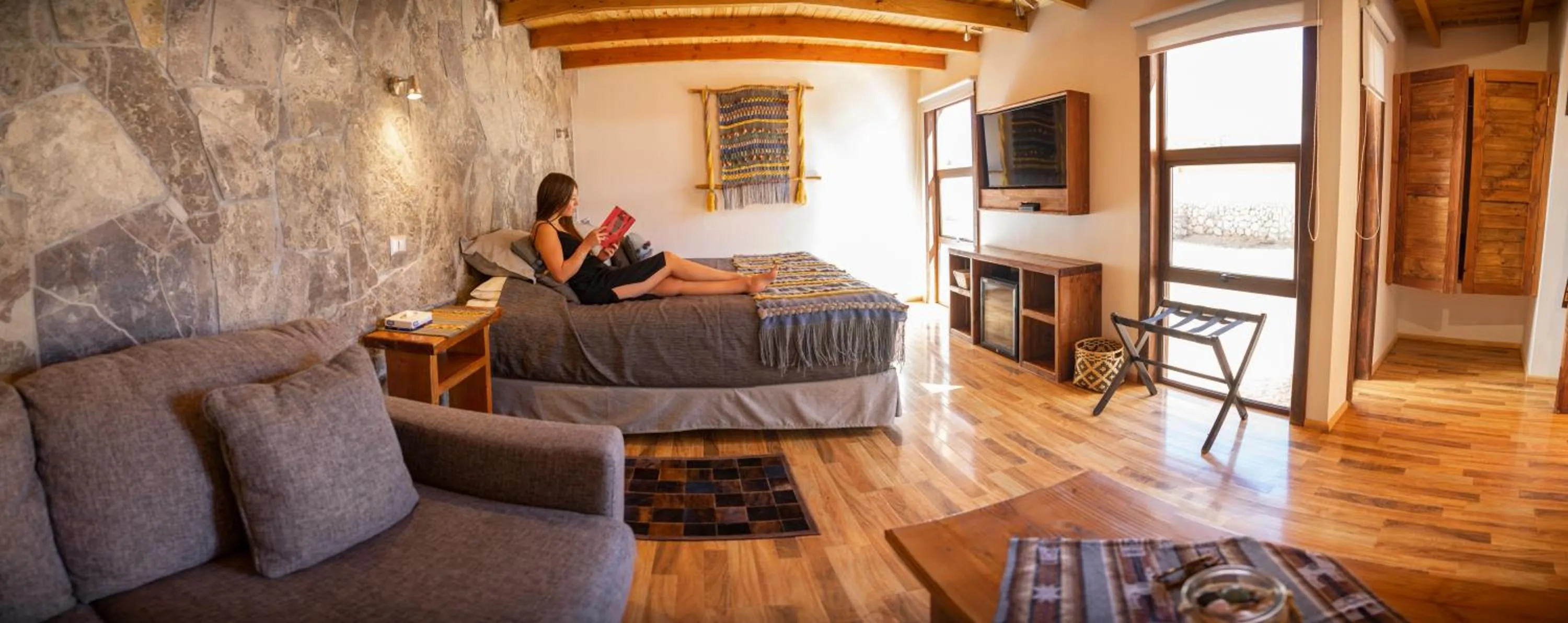 Communal lounge/ TV room in Lodge Quelana