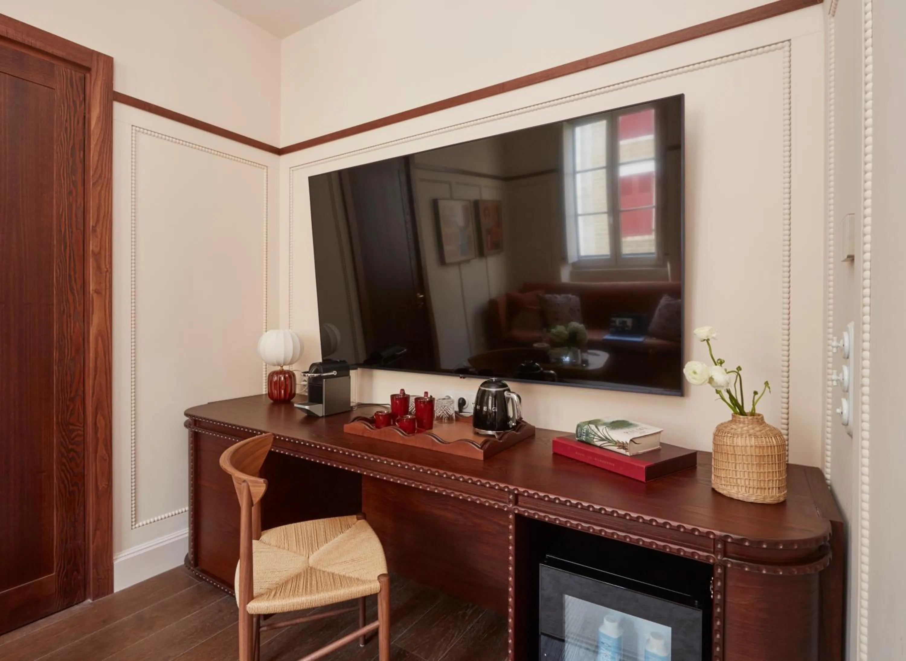 Communal lounge/ TV room in Hotel de Silhouette