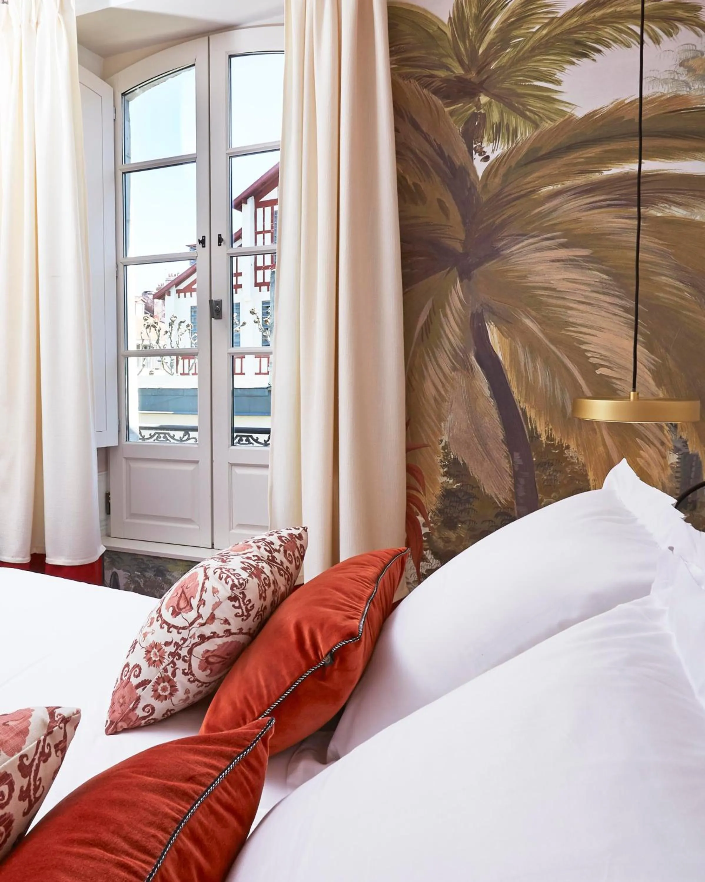 Bed in Hotel de Silhouette