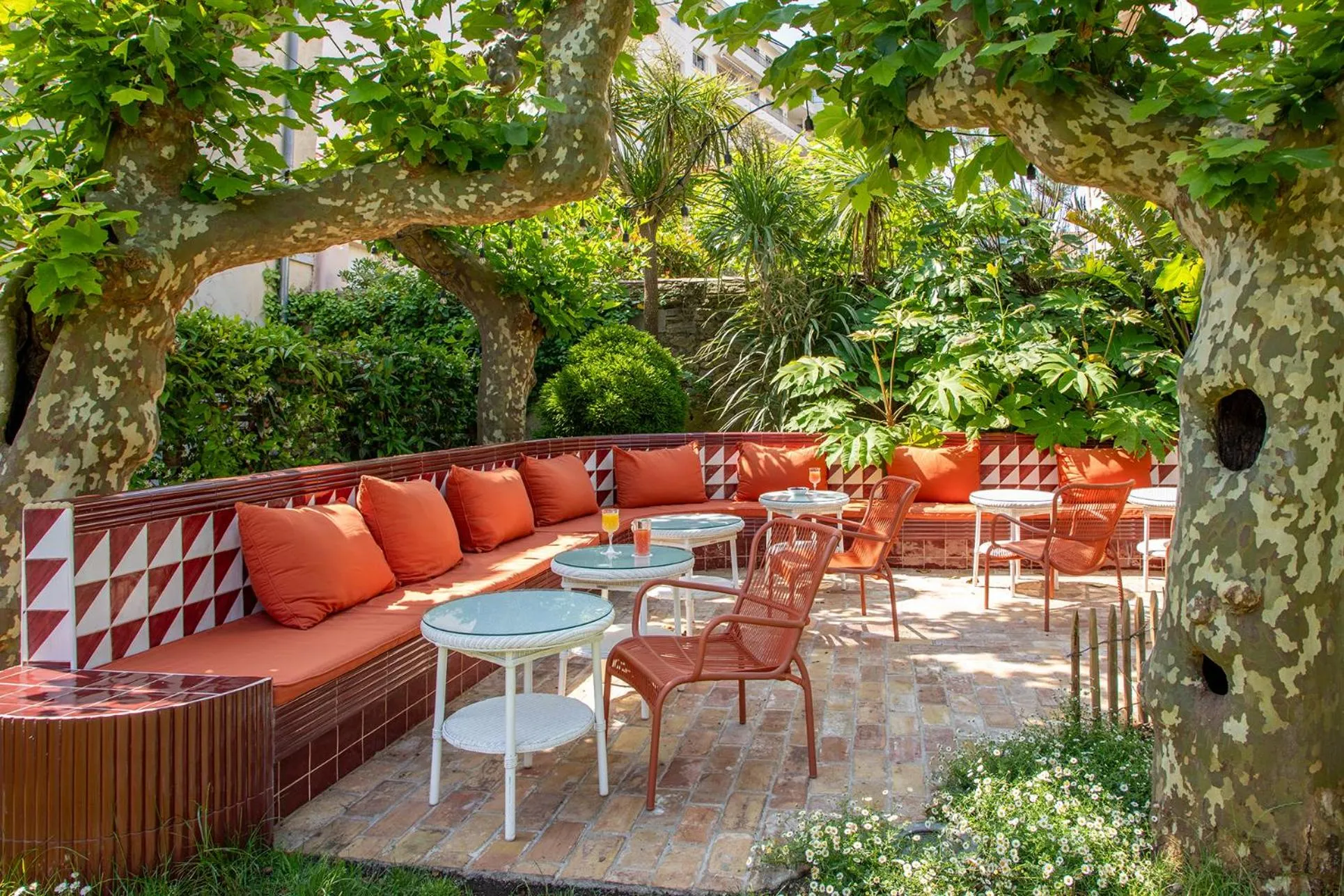 Patio in Hotel de Silhouette