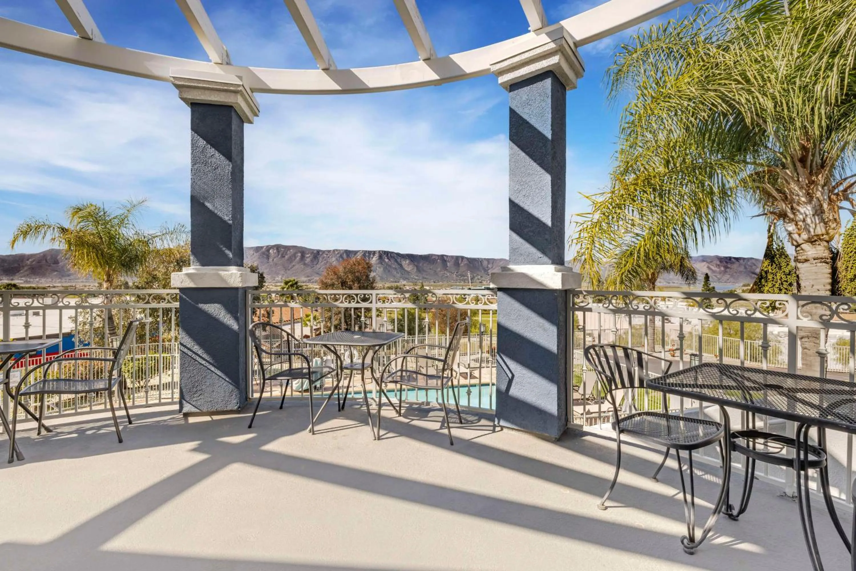 Property building in Best Western Plus Lake Elsinore Inn & Suites