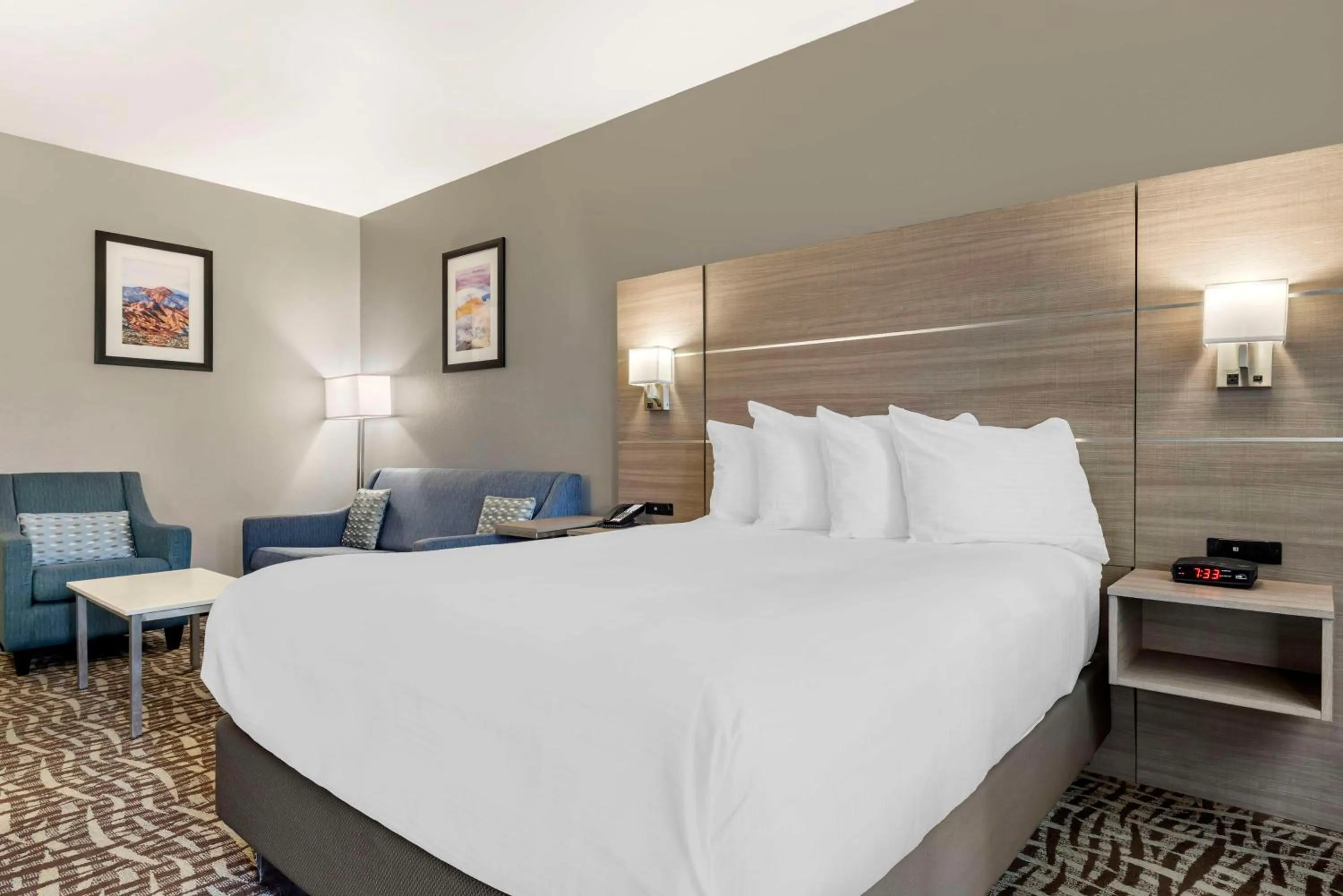 Bedroom, Bed in Best Western Plus Lake Elsinore Inn & Suites