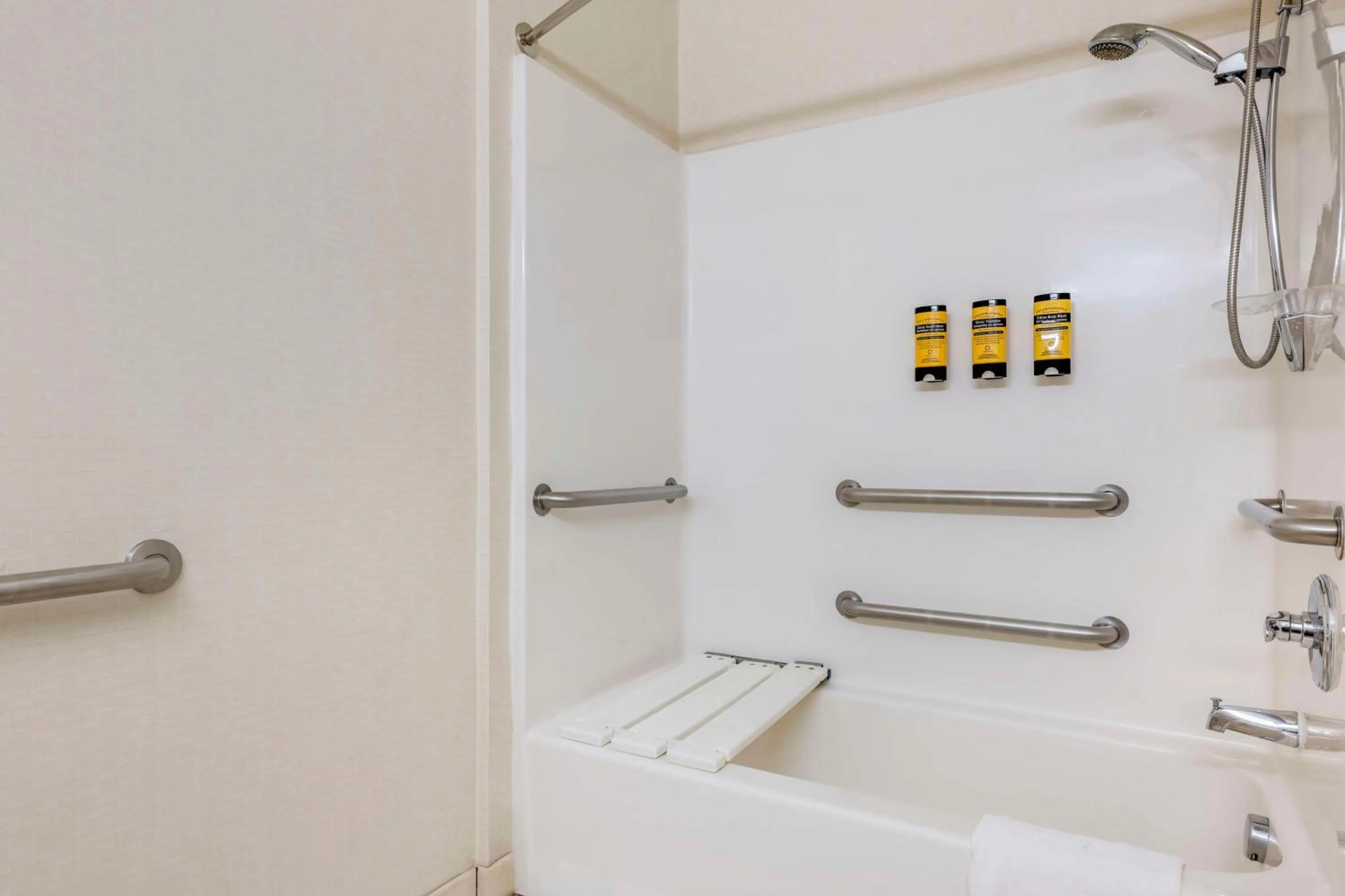 Bathroom in Best Western Plus Lake Elsinore Inn & Suites