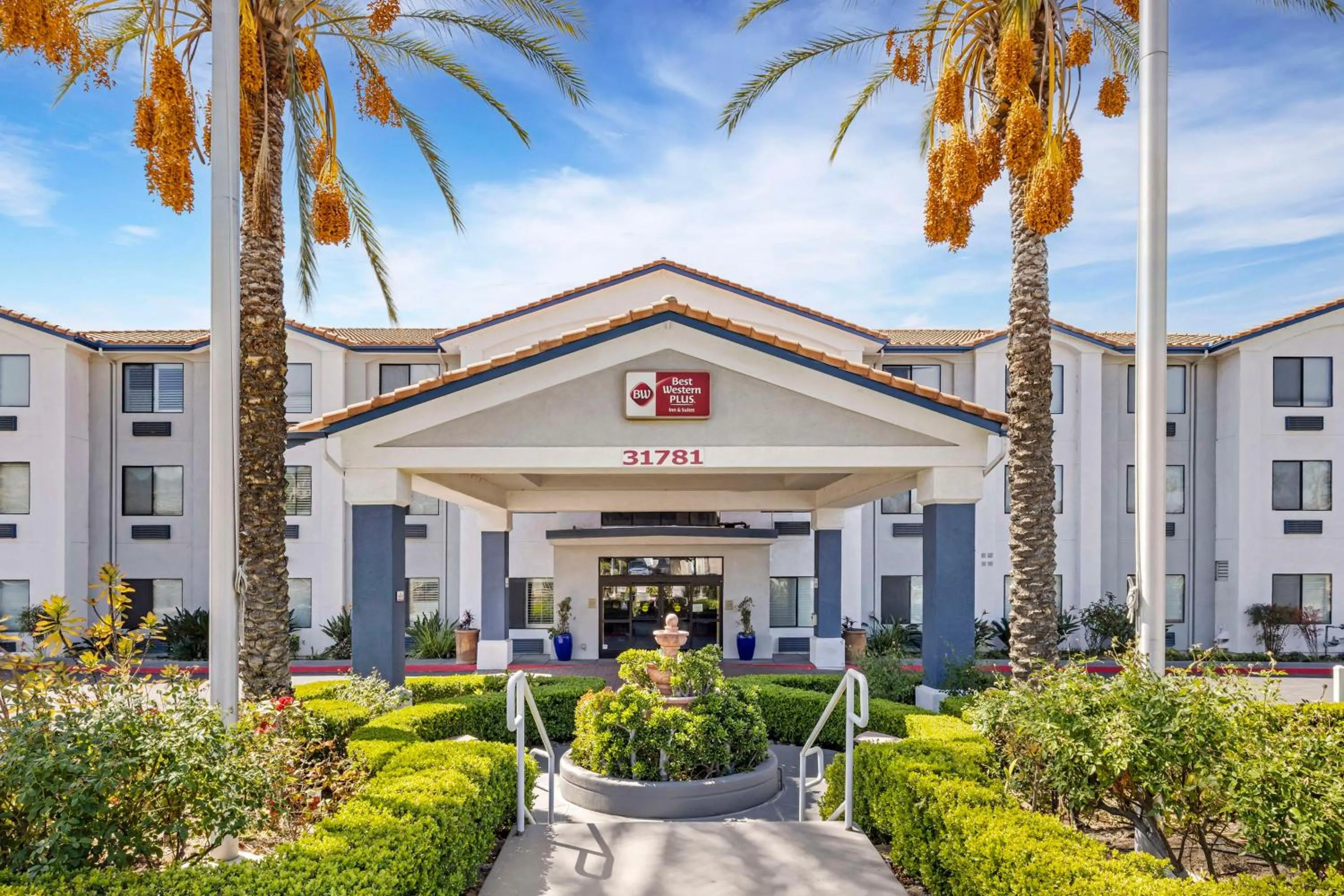 Property building in Best Western Plus Lake Elsinore Inn & Suites