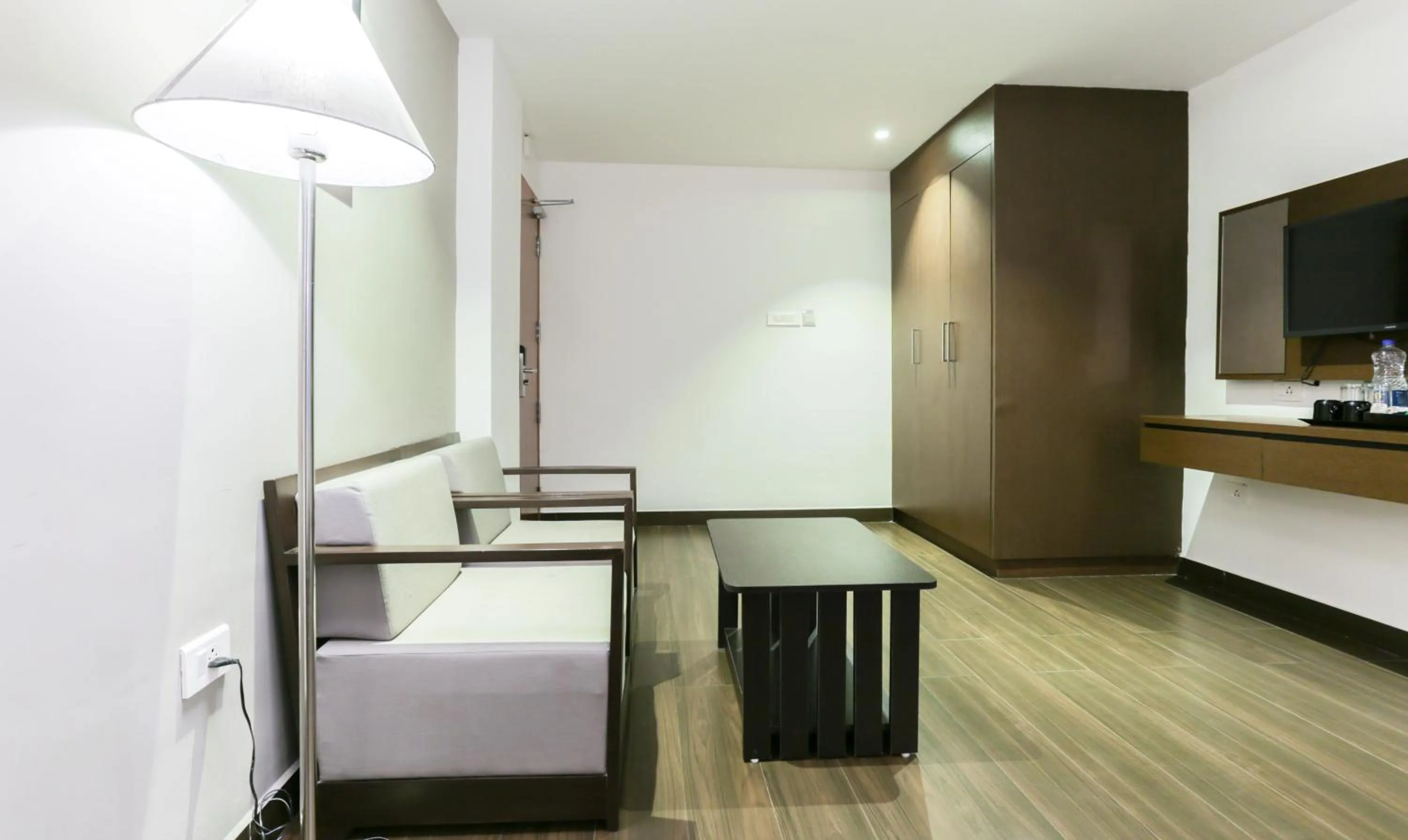 TV and multimedia in Hotel Crown Suites