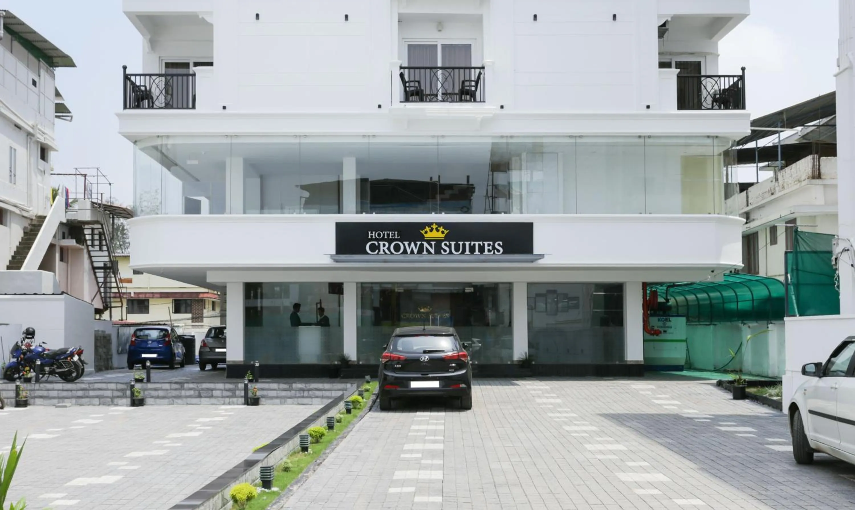 Parking in Hotel Crown Suites