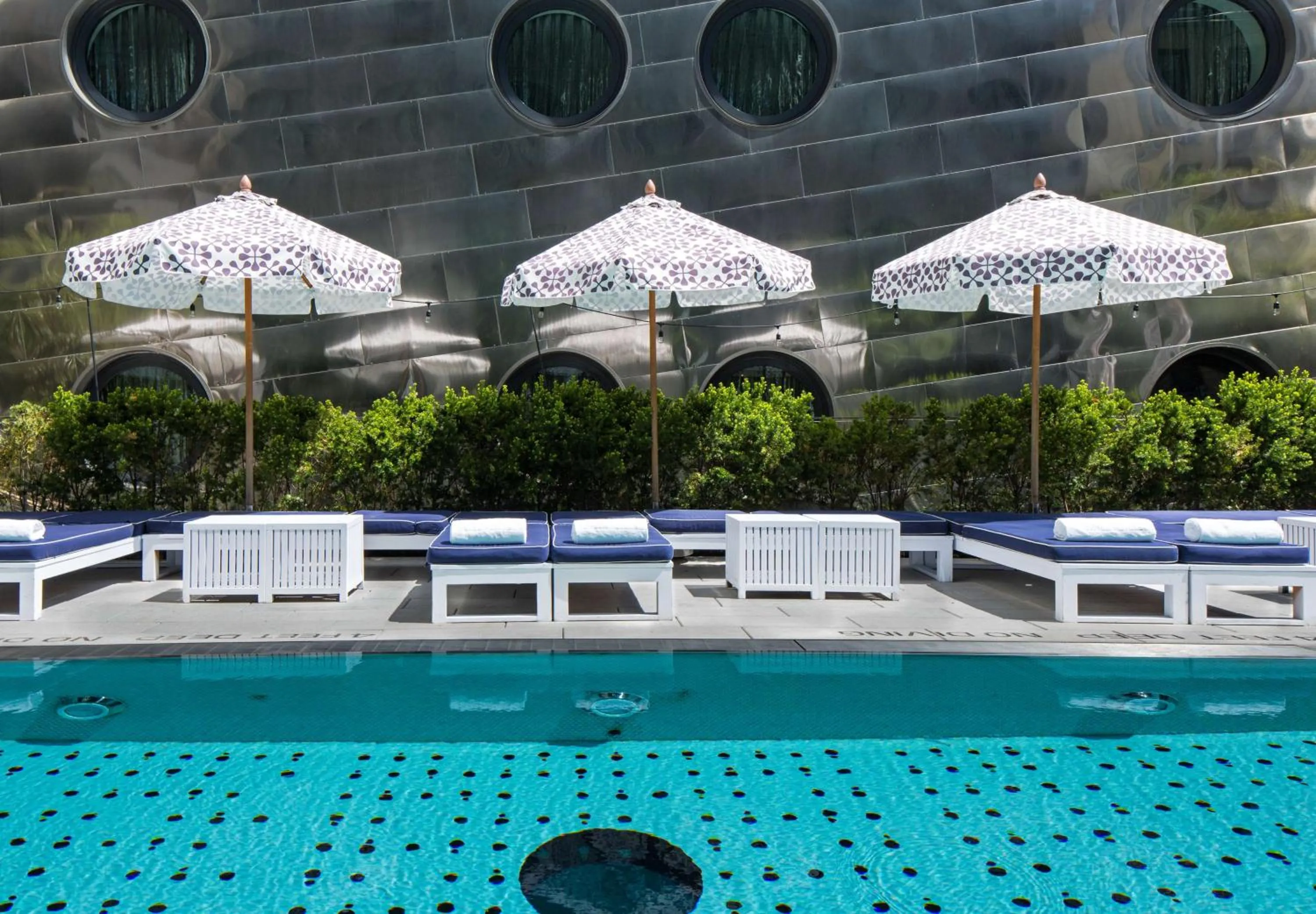 Swimming pool in Dream Downtown, by Hyatt