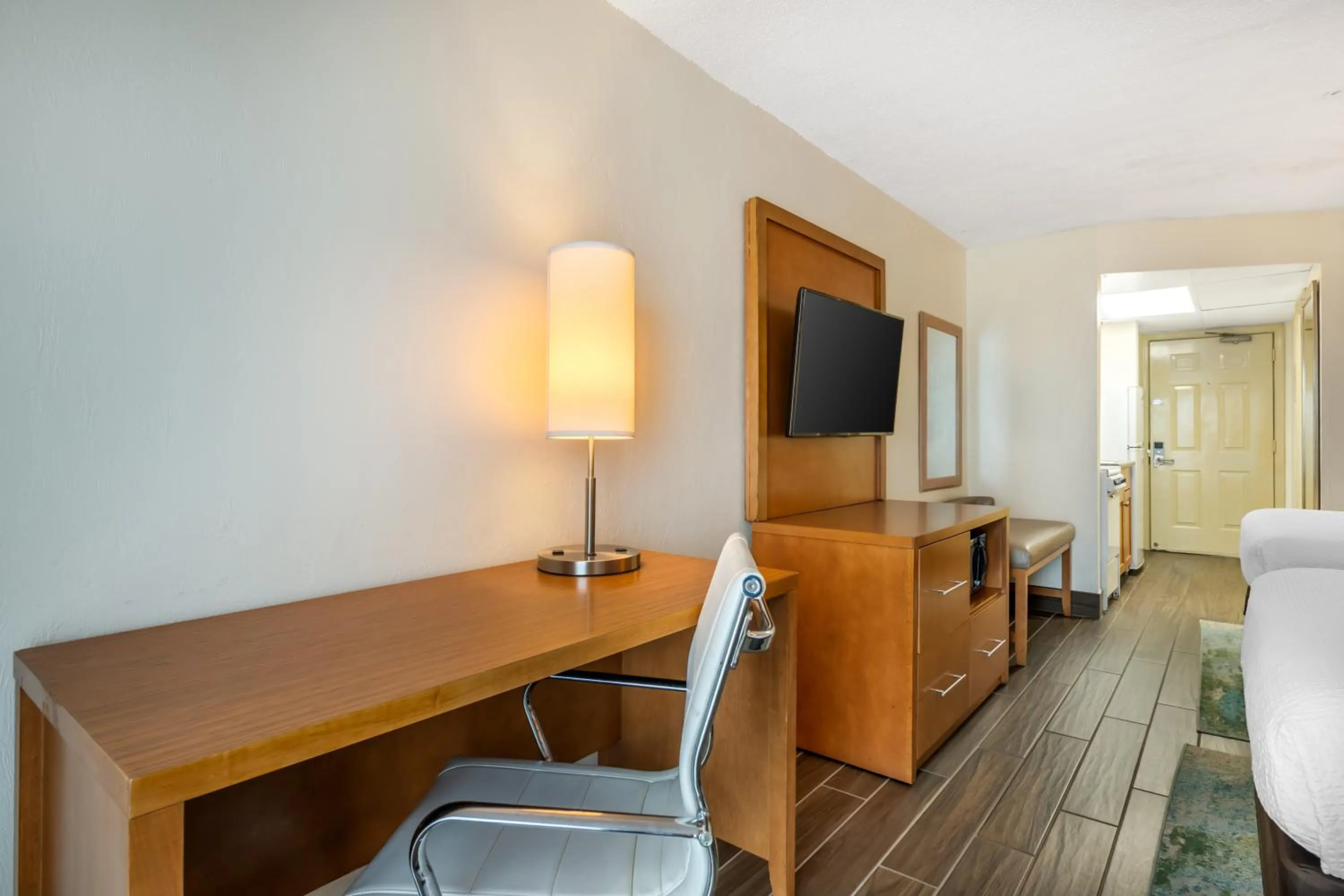 Photo of the whole room, Bed in Tropical Winds Resort Hotel