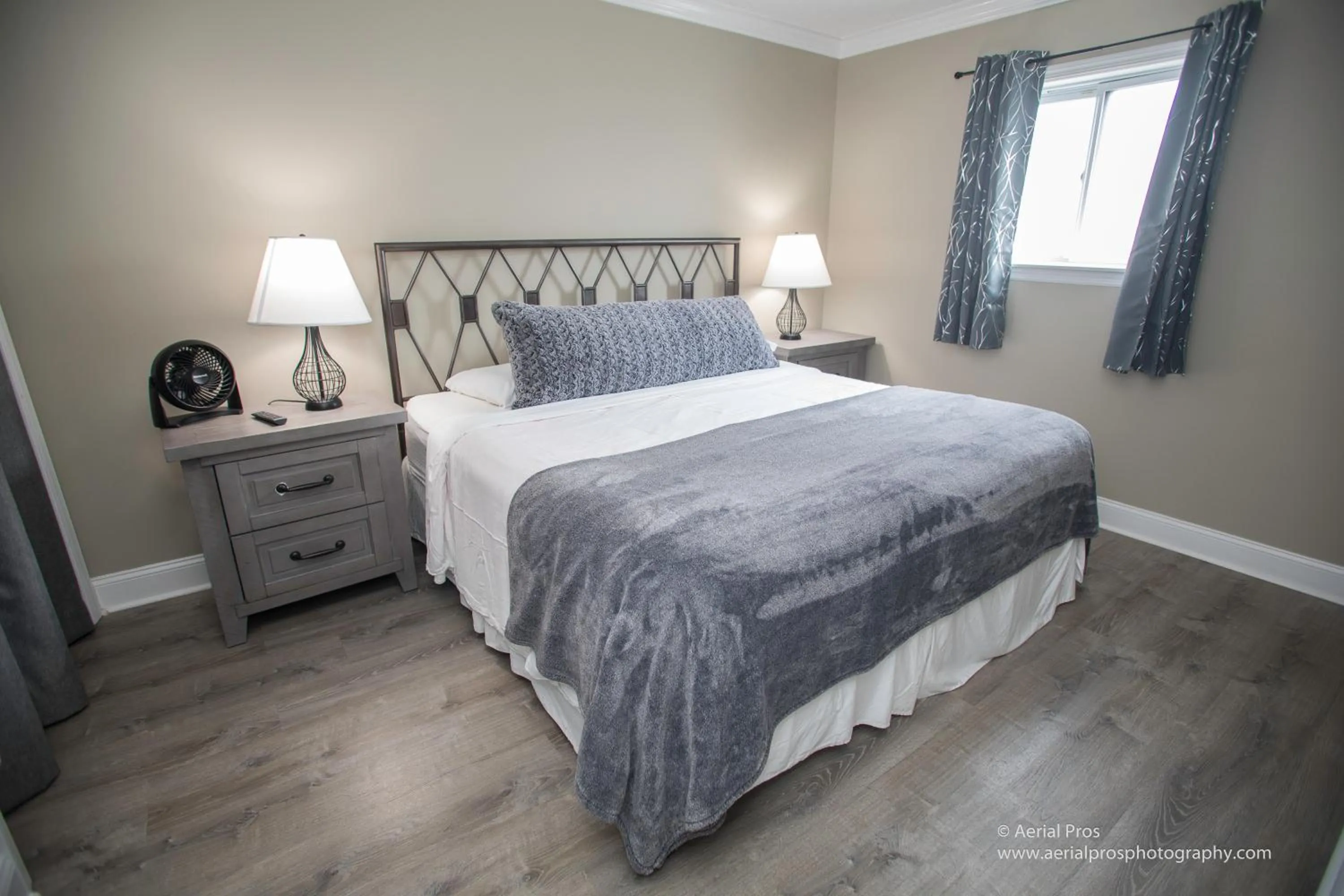 Bedroom, Bed in Kenny's Tipperary Inn