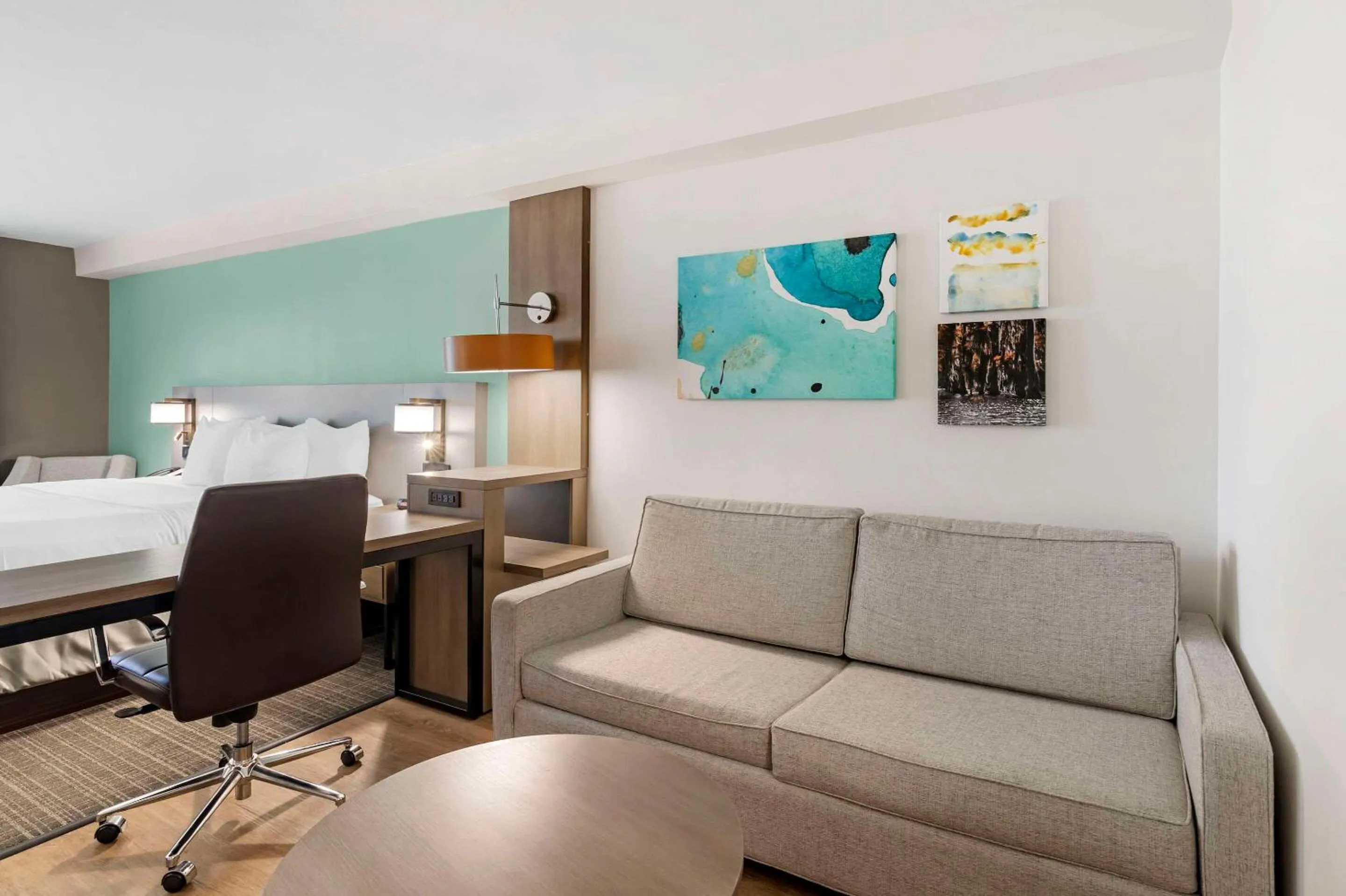 Bedroom in Comfort Suites Valdosta Mall Area