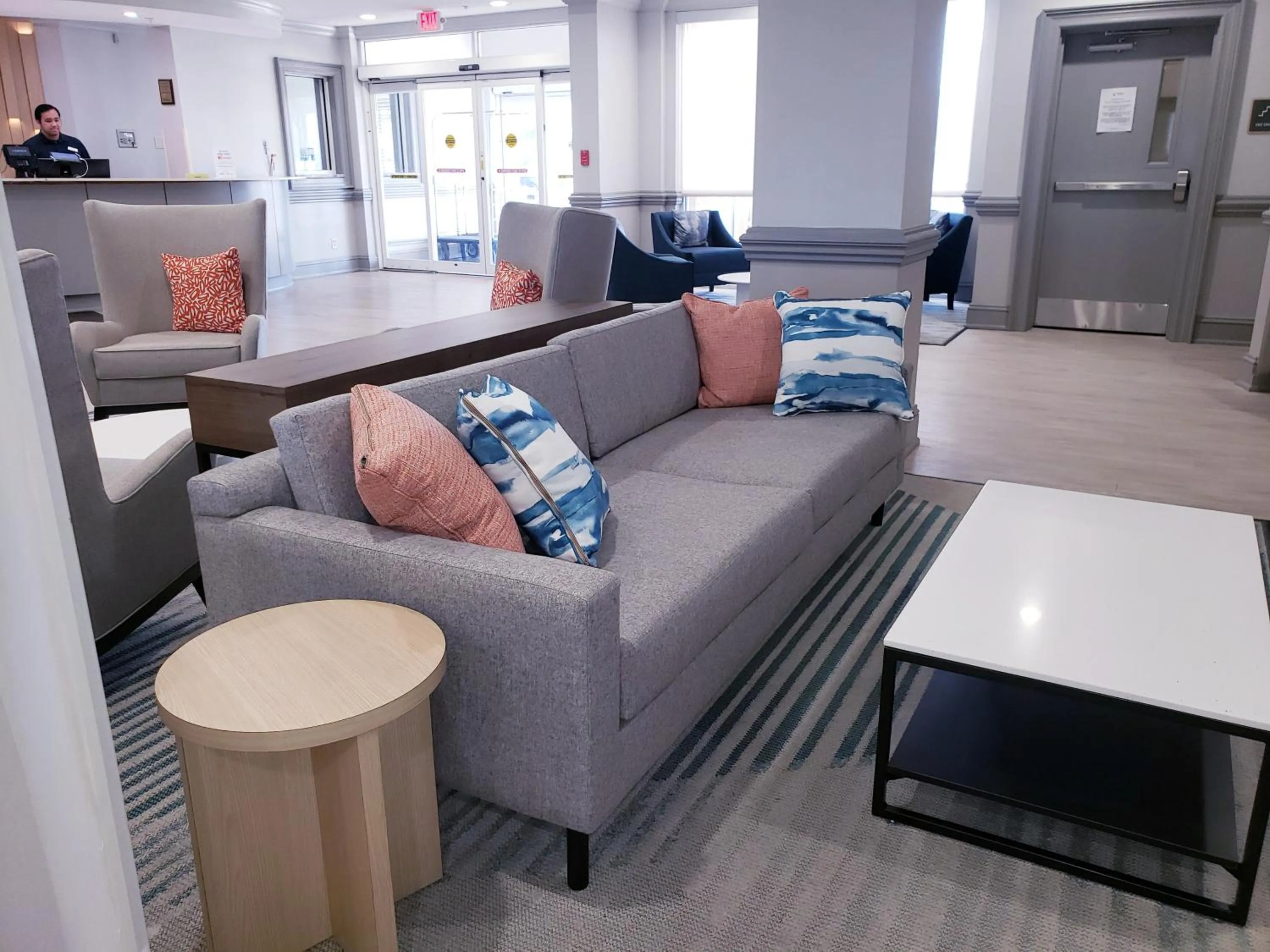 Seating area in Comfort Suites Valdosta Mall Area