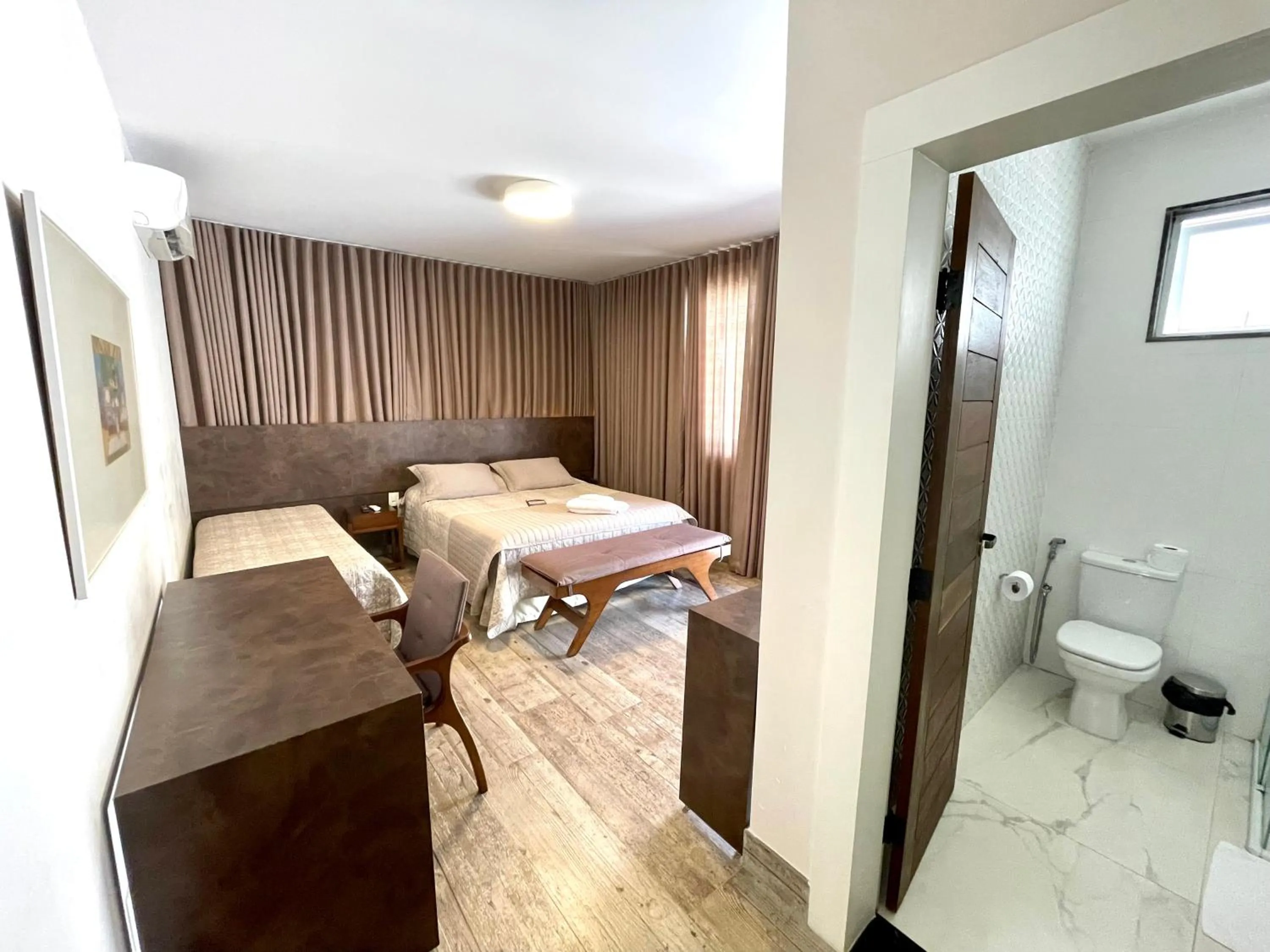 Bathroom, Bed in Pousada Villa Alferes