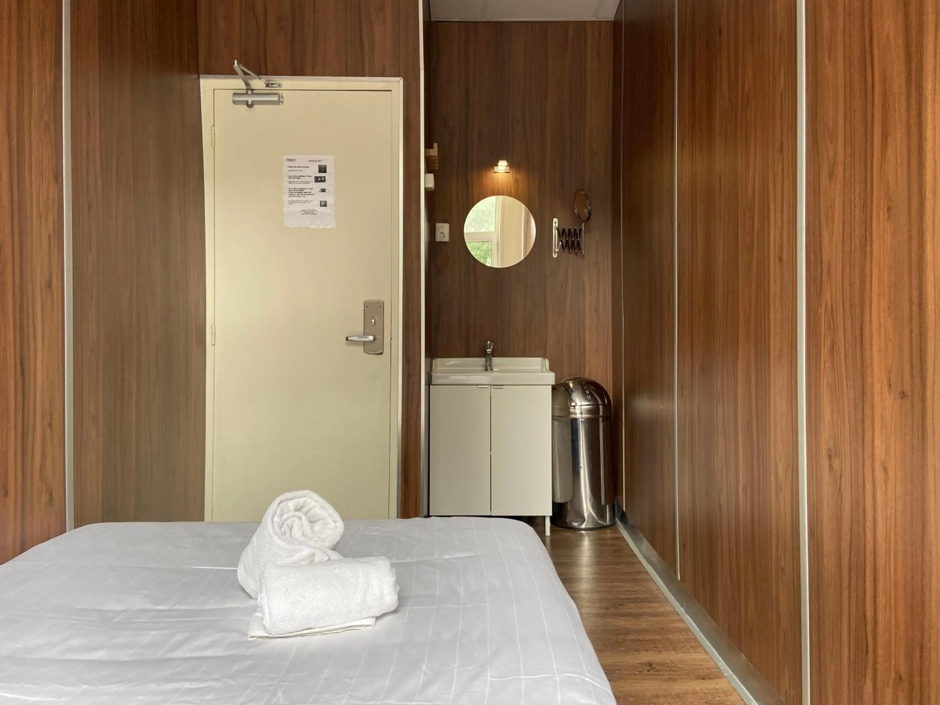 Bedroom, Bed in Hostel Utopia