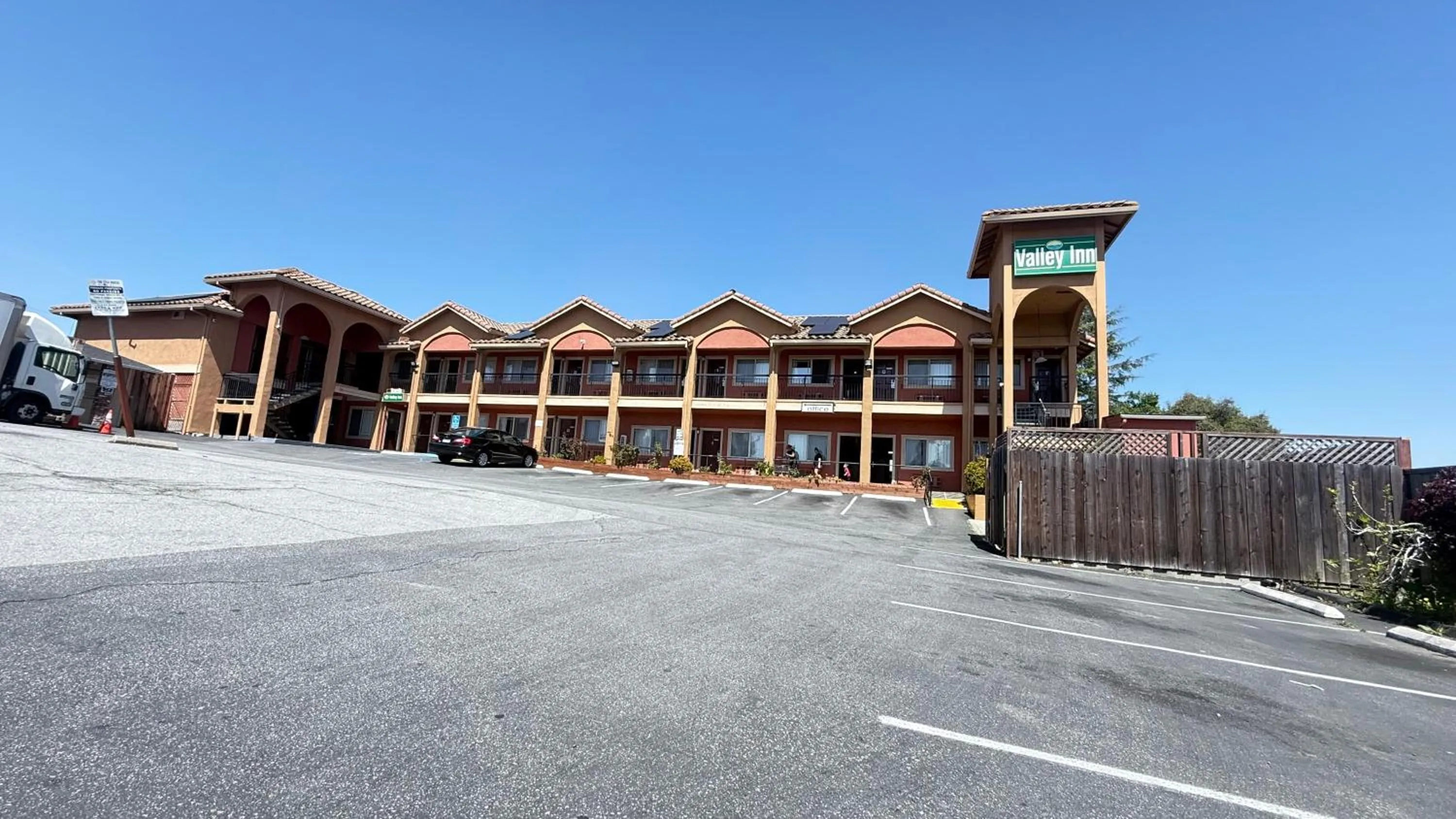 Property building in Valley Inn