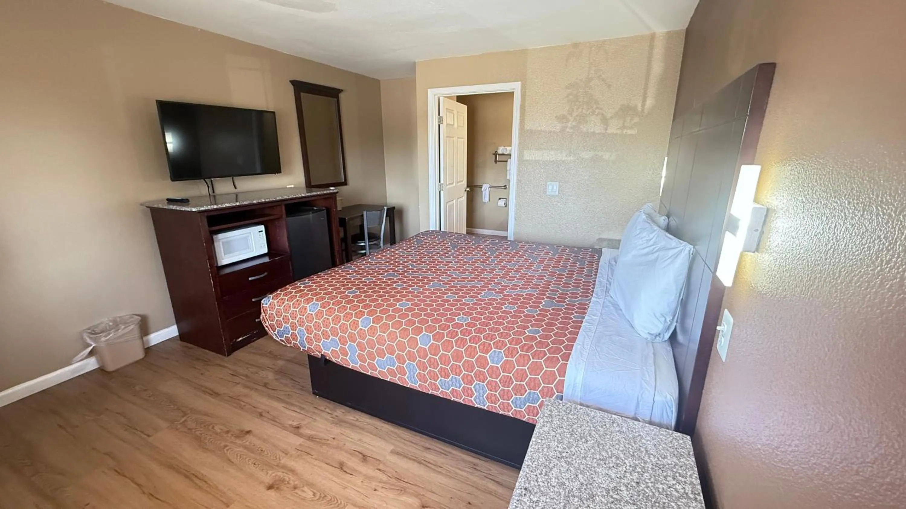 Bedroom, Bed in Valley Inn