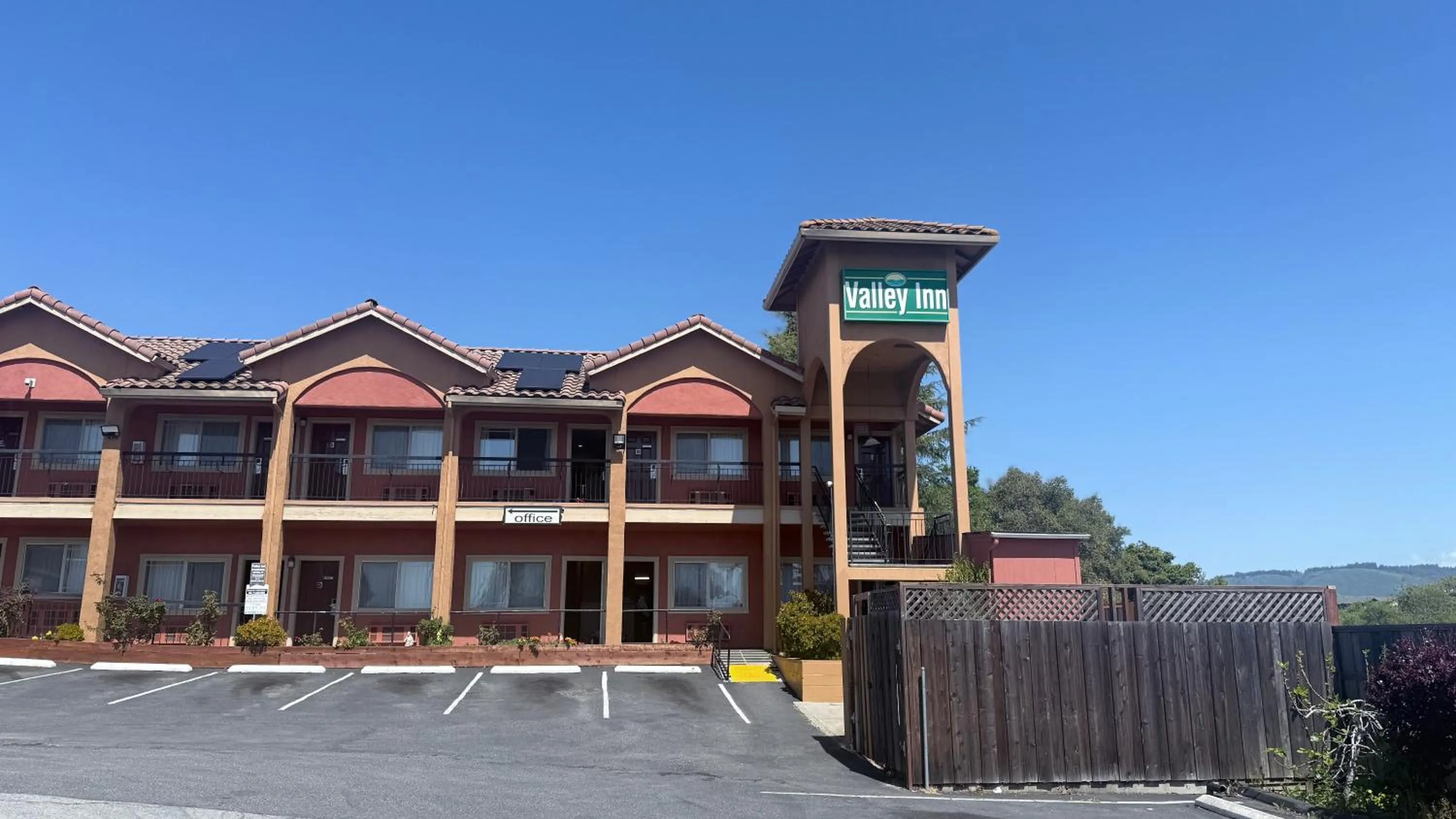 Property building in Valley Inn