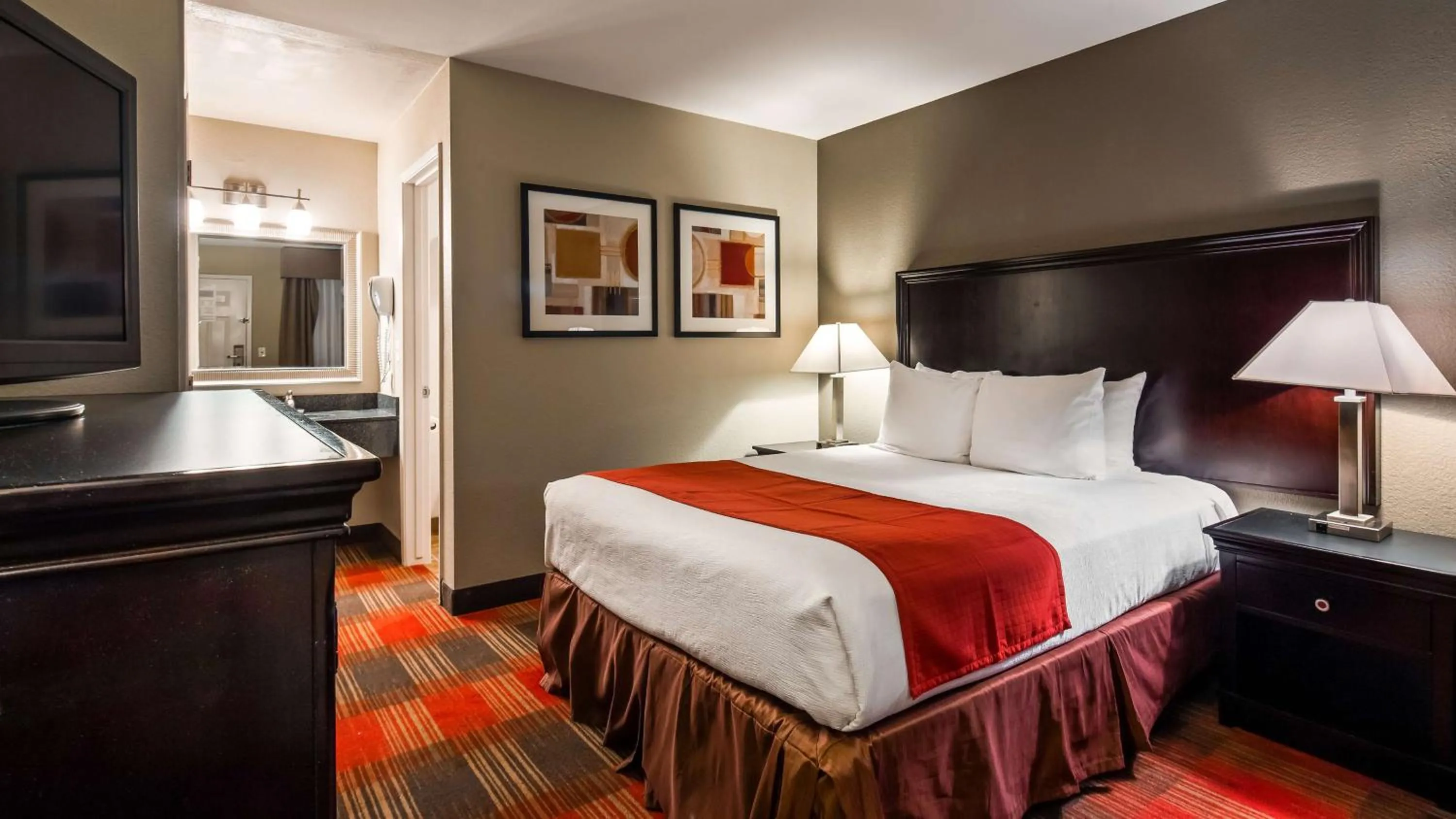 Bedroom, Bed in Best Western Willows Inn