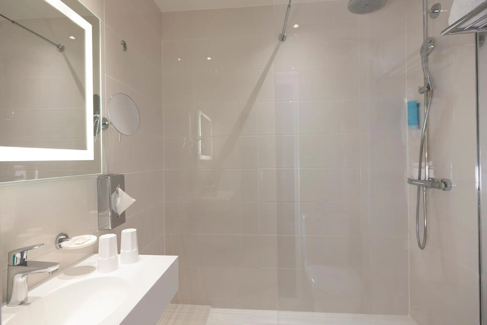 Bathroom in Hotel 66 Nice