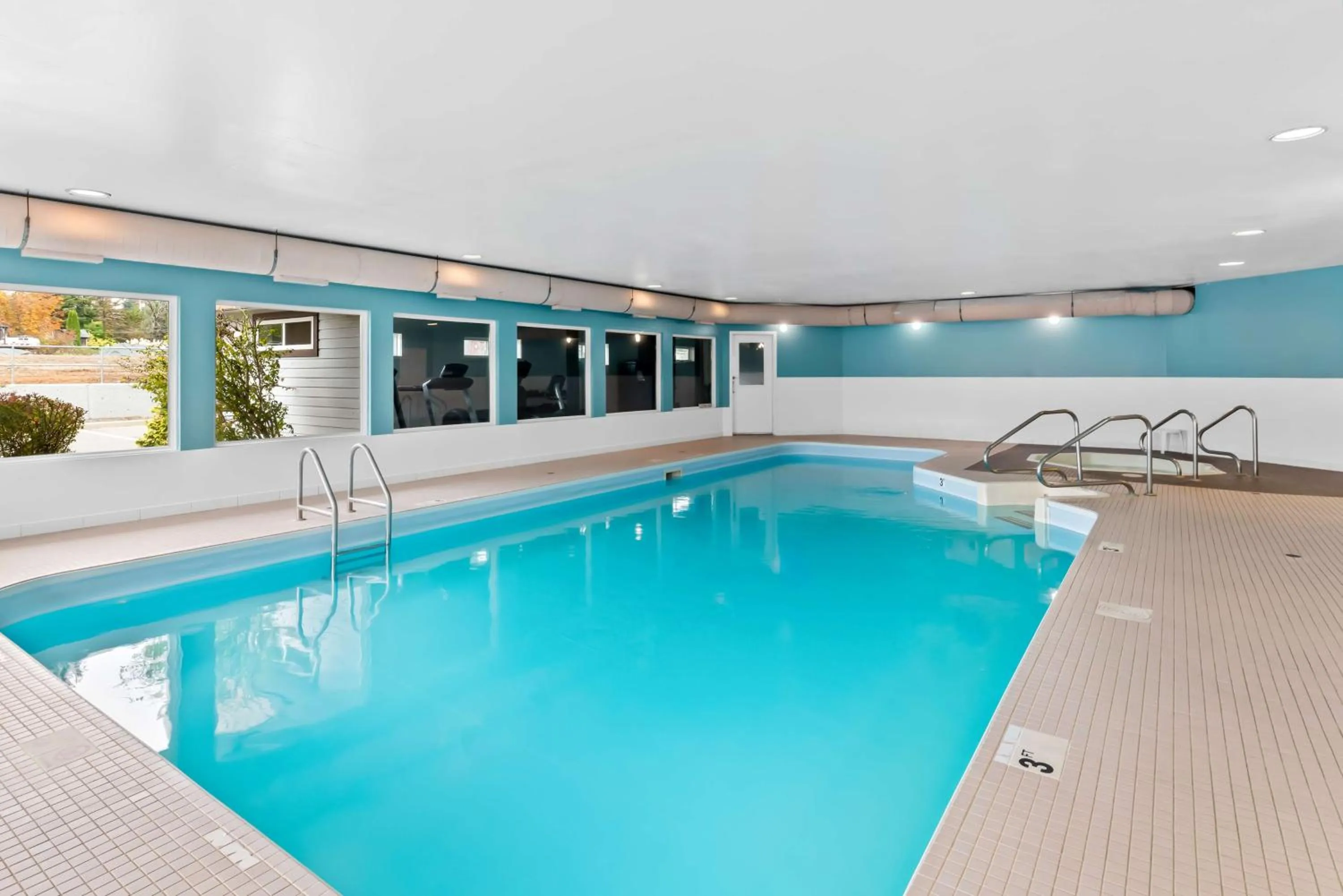 Pool view in Travelodge by Wyndham Parksville