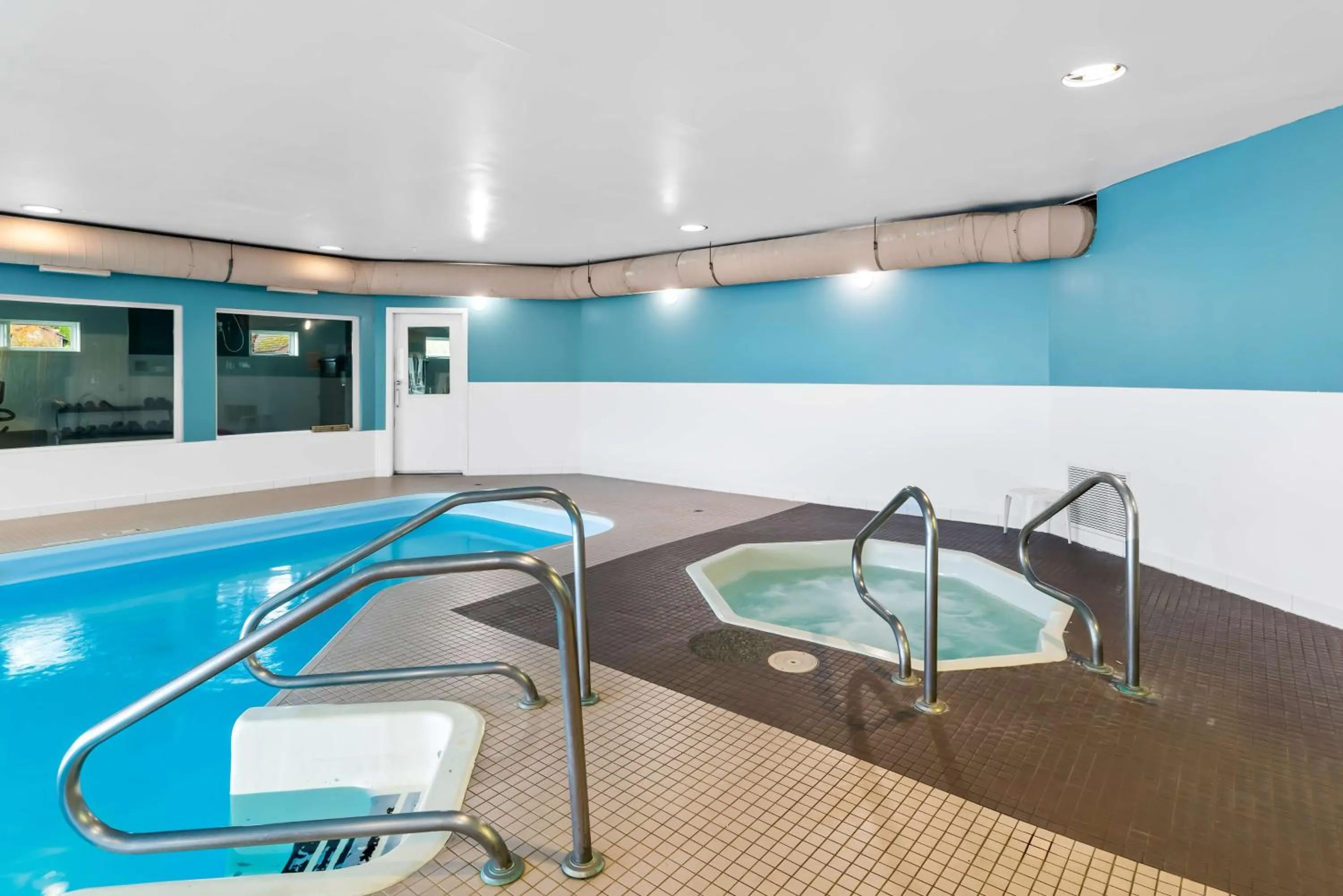 Pool view in Hotel Feng, BW Signature Collection