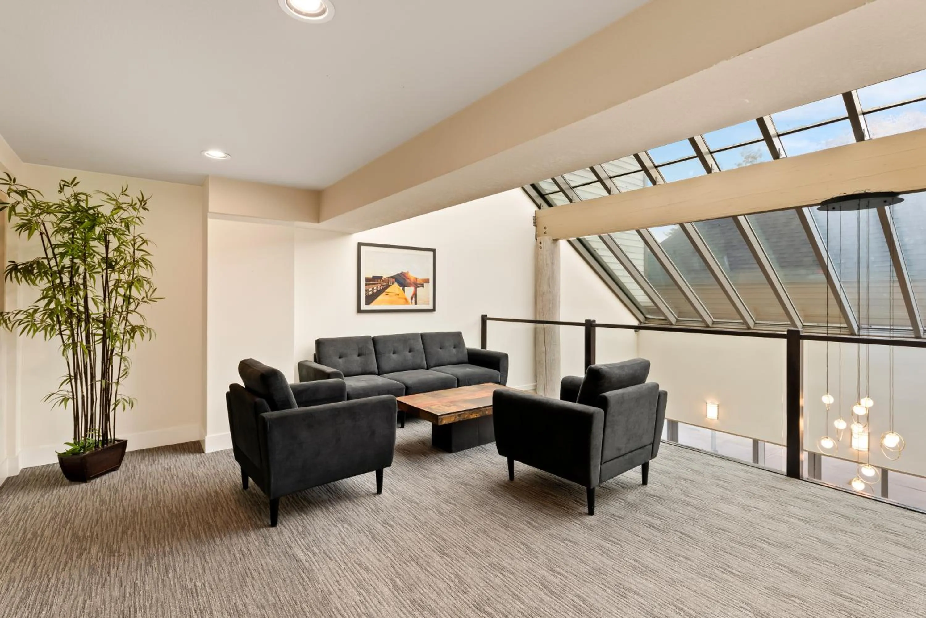 Seating area in Travelodge by Wyndham Parksville