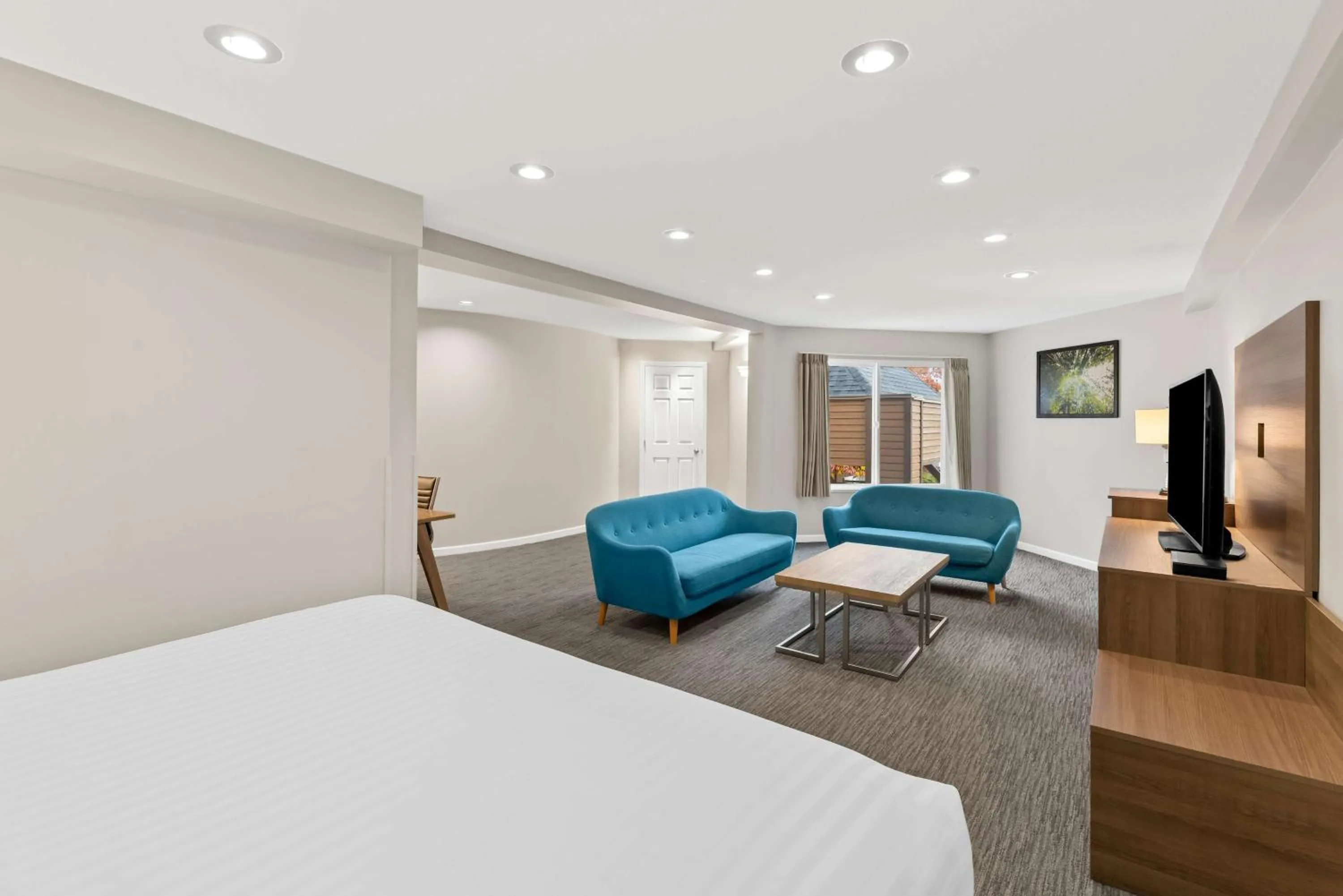 Bedroom, Bed in Travelodge by Wyndham Parksville