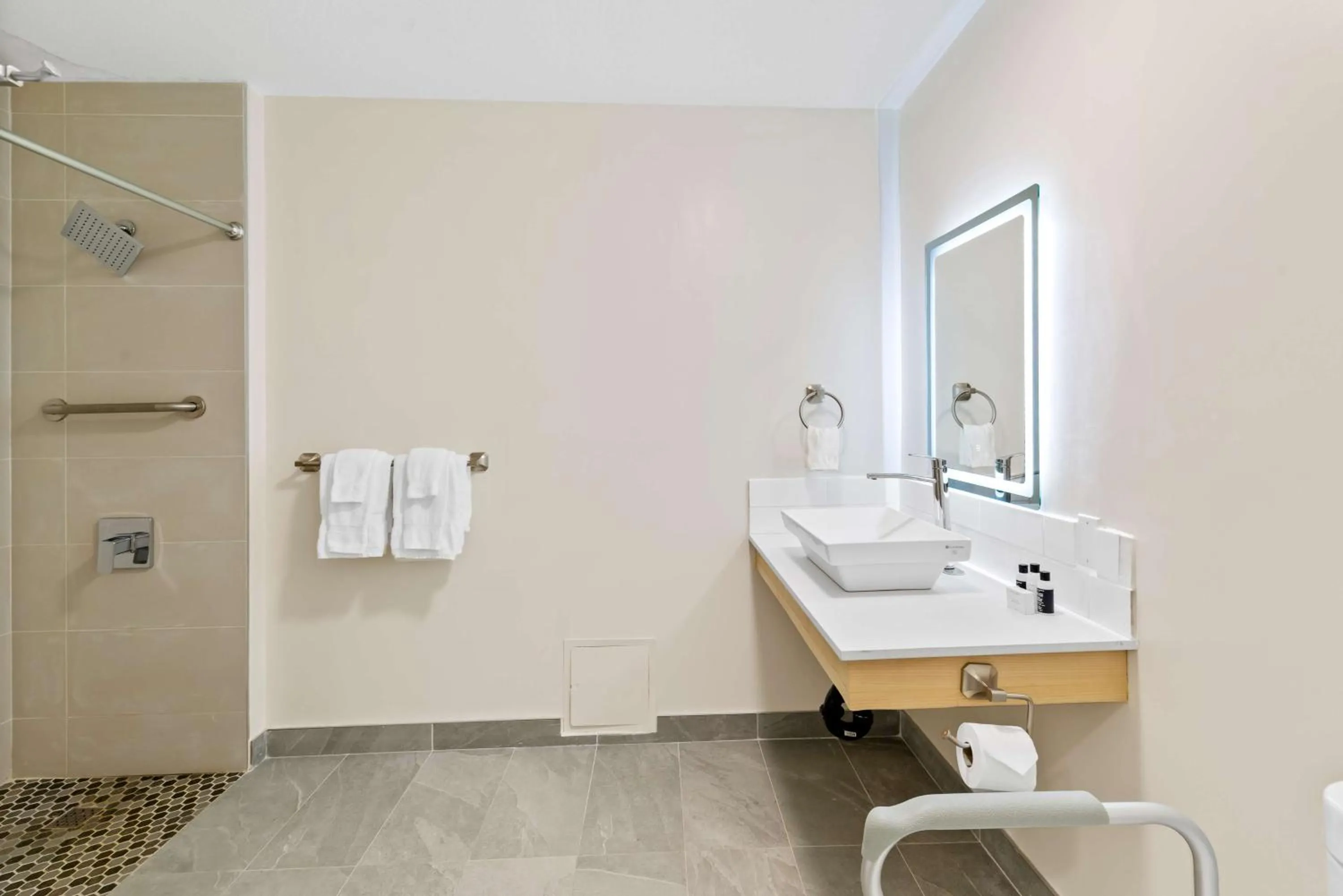 Bathroom in Travelodge by Wyndham Parksville