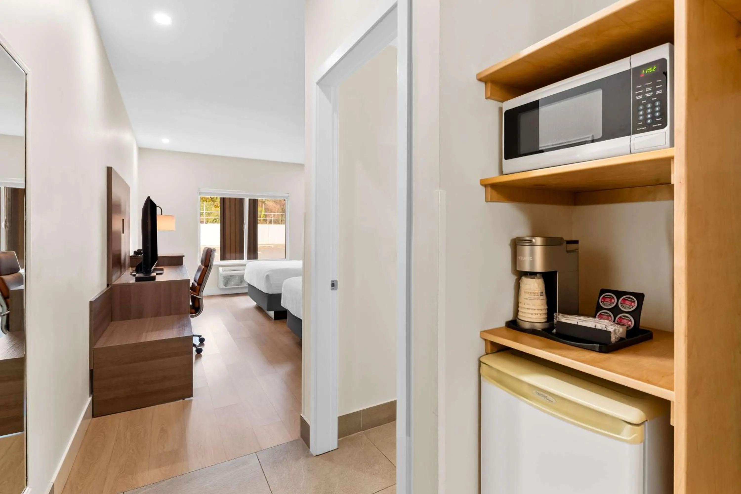 Bedroom, Bed in Travelodge by Wyndham Parksville