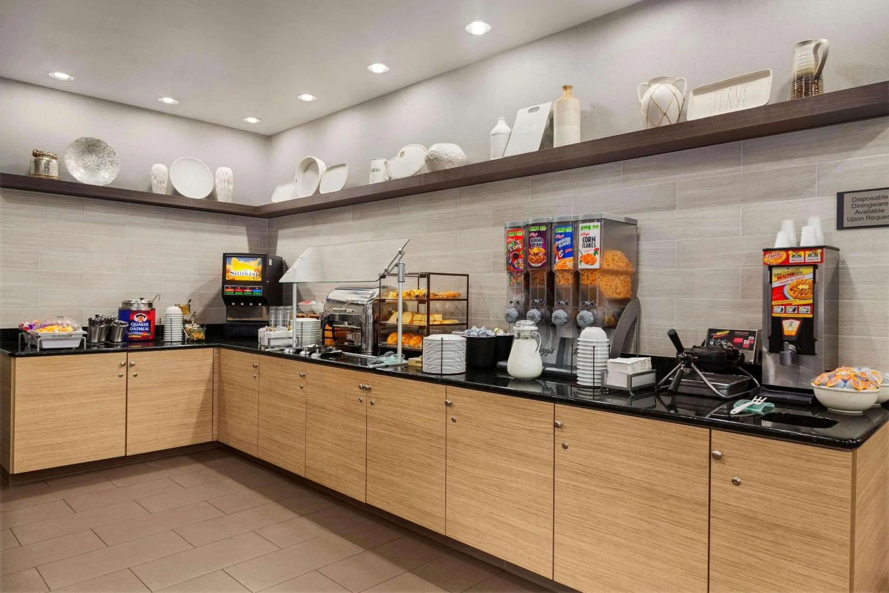 Breakfast in Country Inn & Suites by Radisson, Gainesville, FL