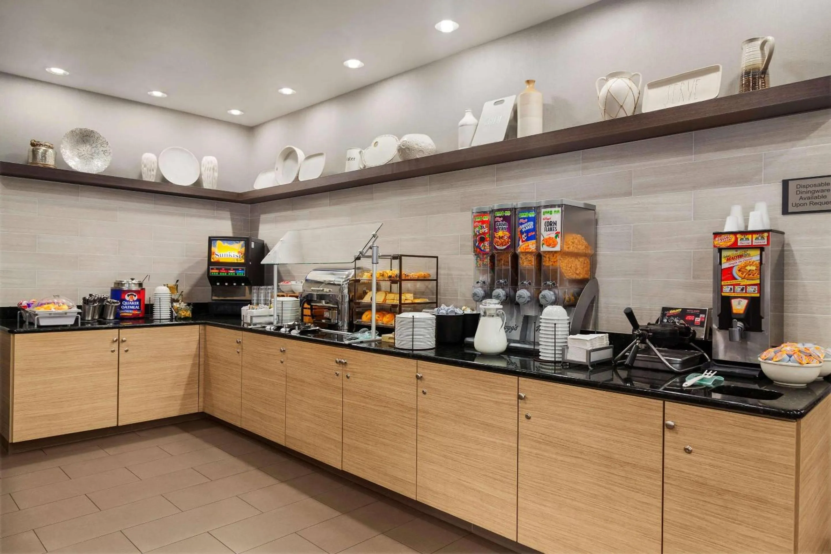 Breakfast in Country Inn & Suites by Radisson, Gainesville, FL