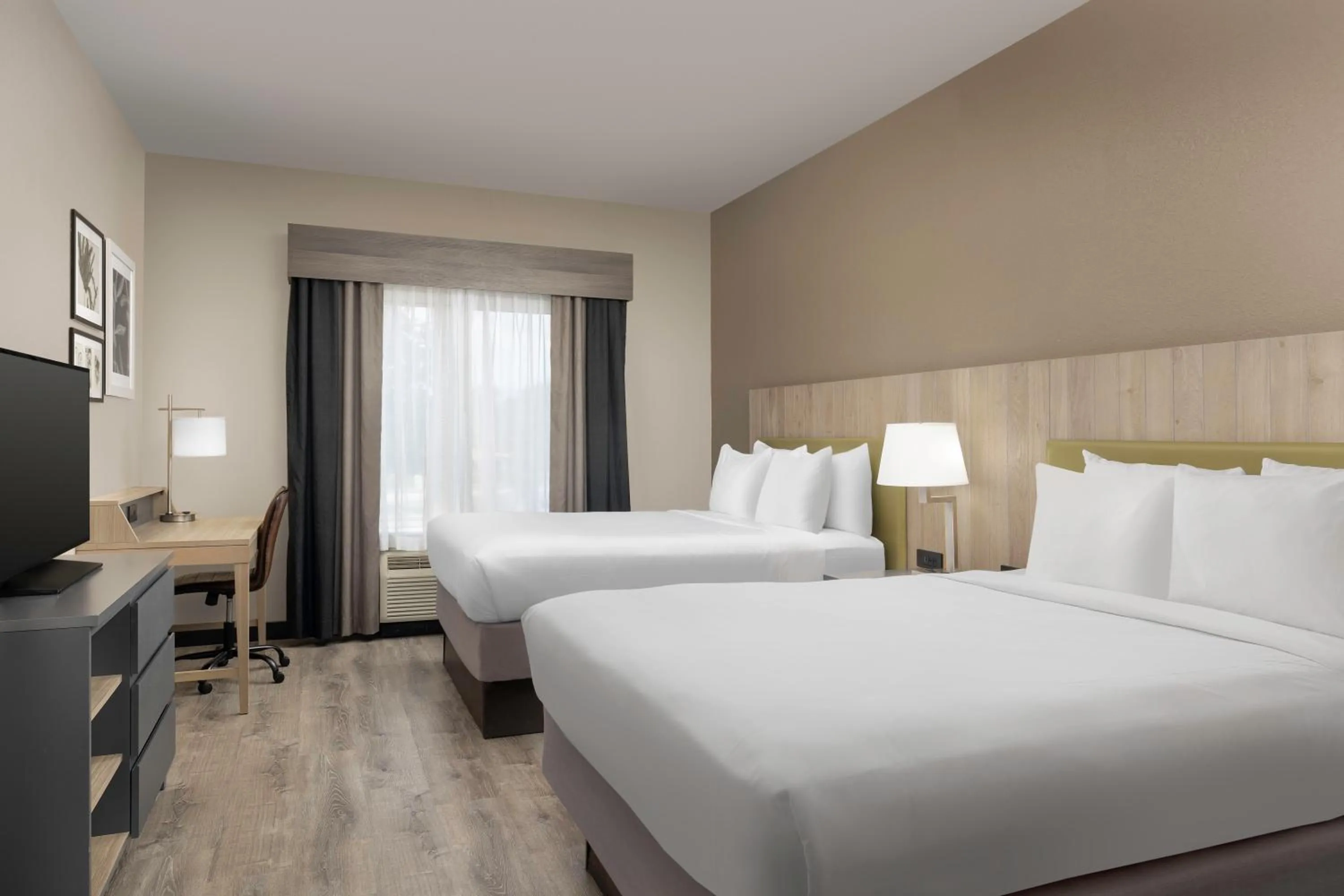 Photo of the whole room, Bed in Country Inn & Suites by Radisson, Gainesville, FL