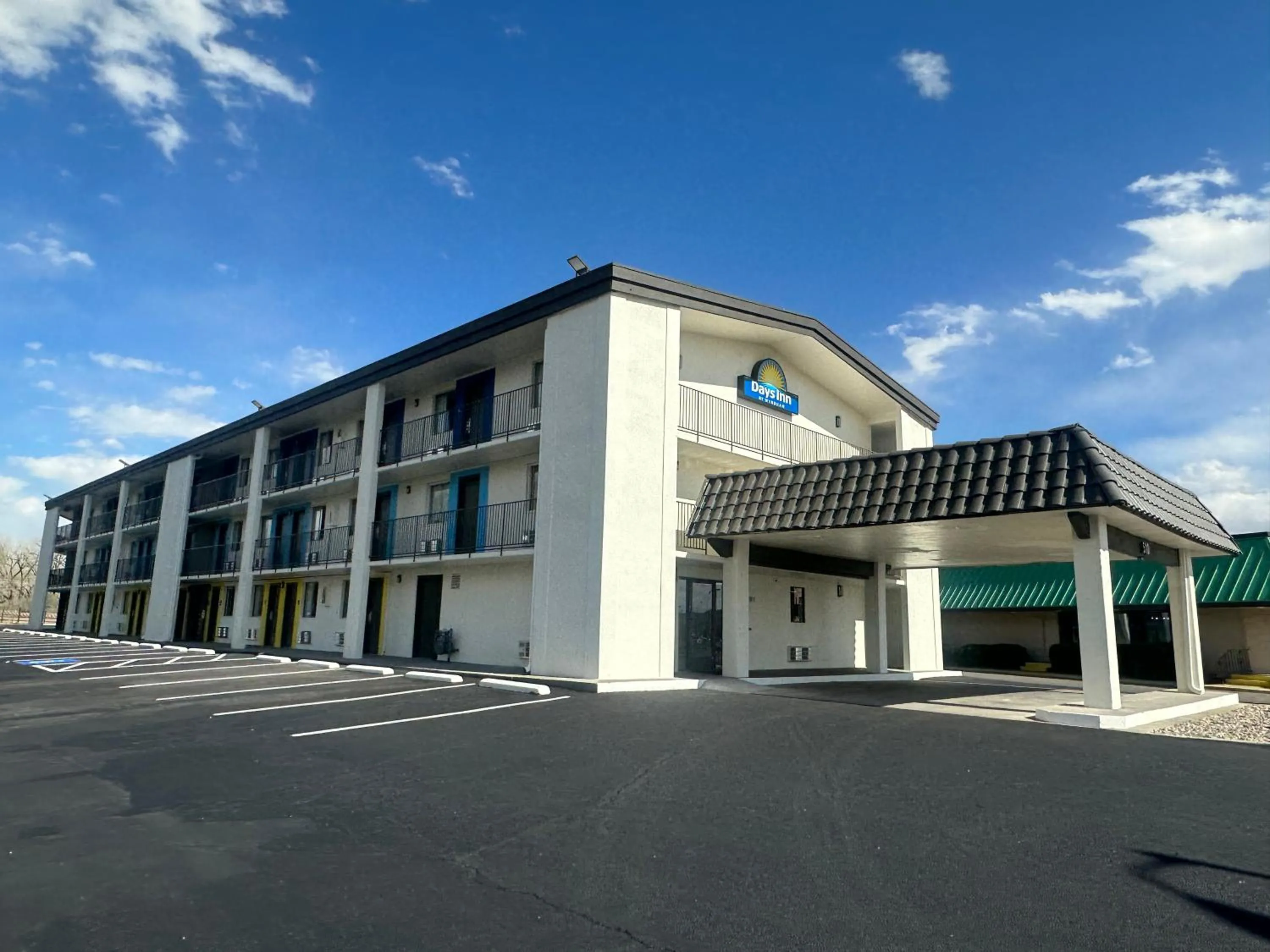 Property building in Days Inn by Wyndham Farmington NM